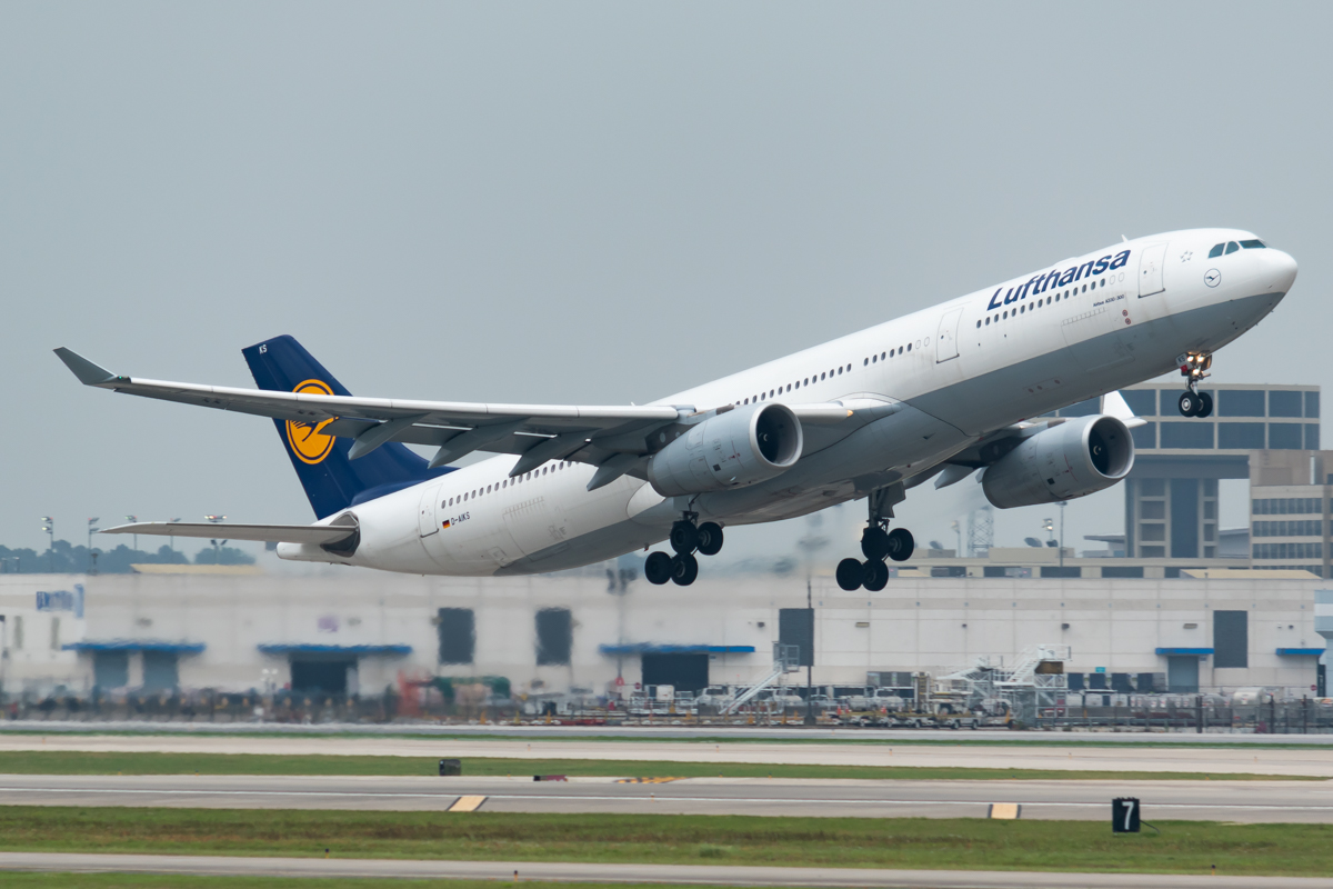 Full size: Lufthansa Airbus A330-300 D-AIKS at Houston-George Bush Intercontinental Airport