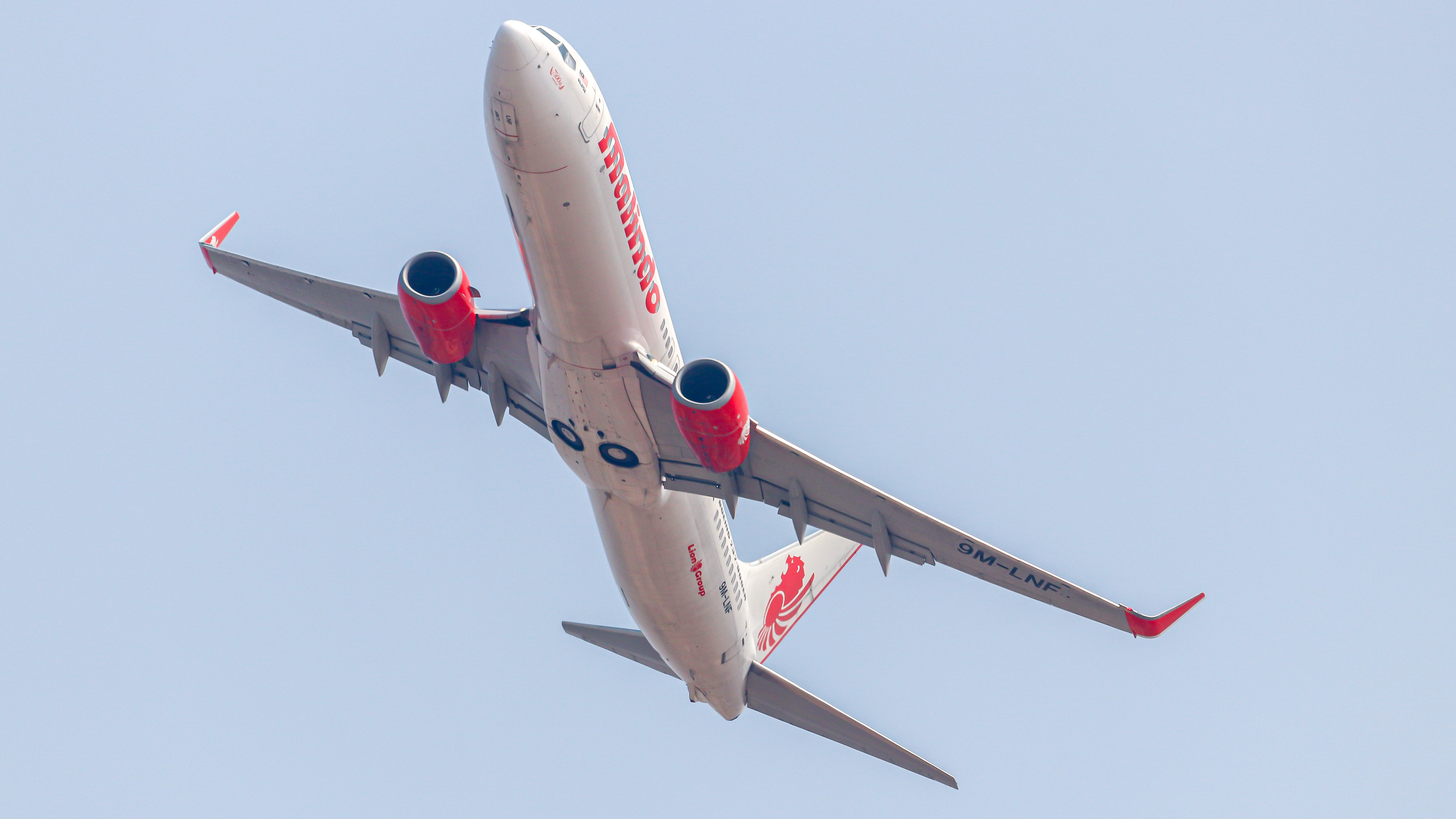 Full size: Malindo Air Boeing 737-900ER 9M-LNF at Singapore-Changi Airport