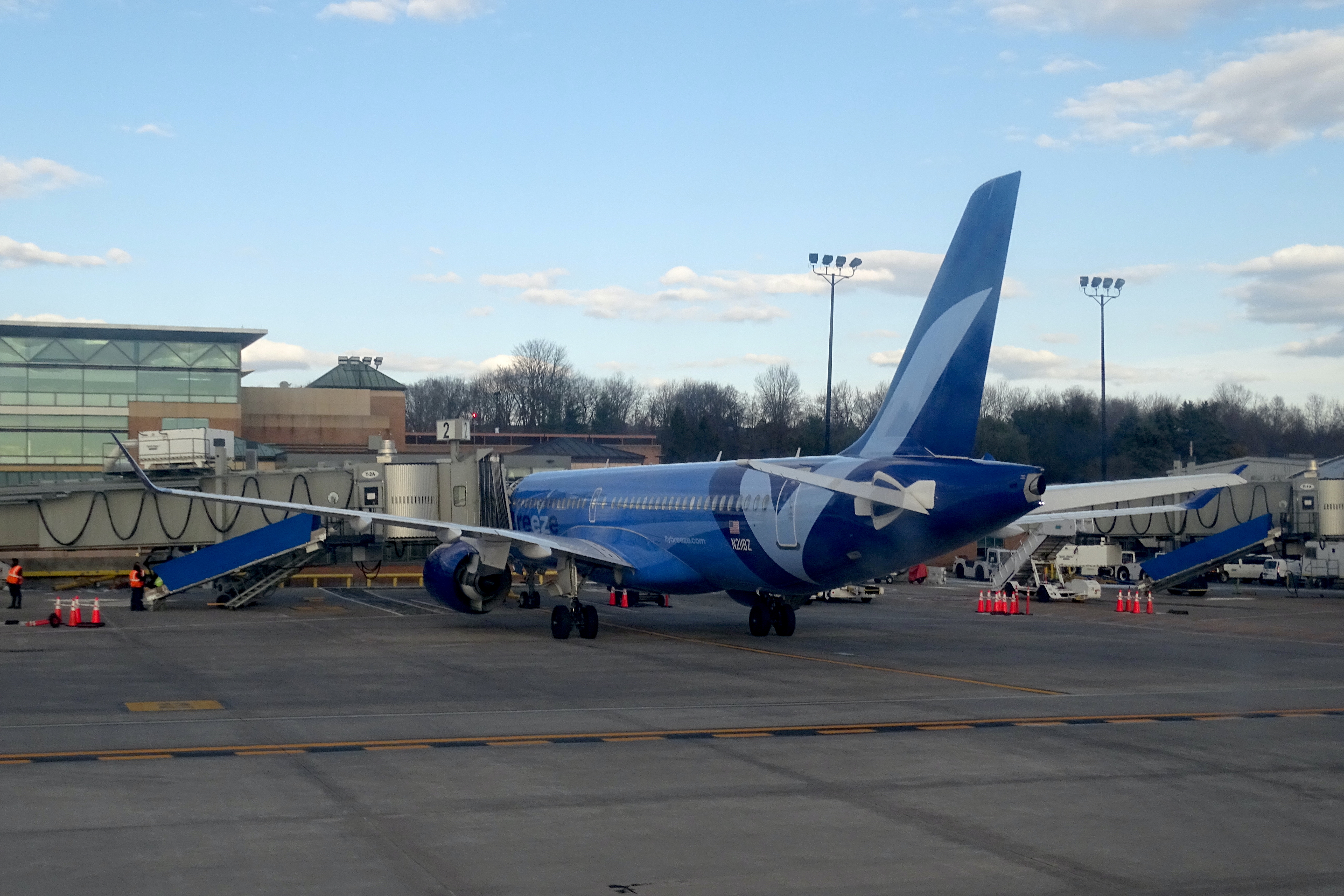 Full size: Breeze Airways Airbus A220-100 N211BZ at White Plains Westchester County Airport