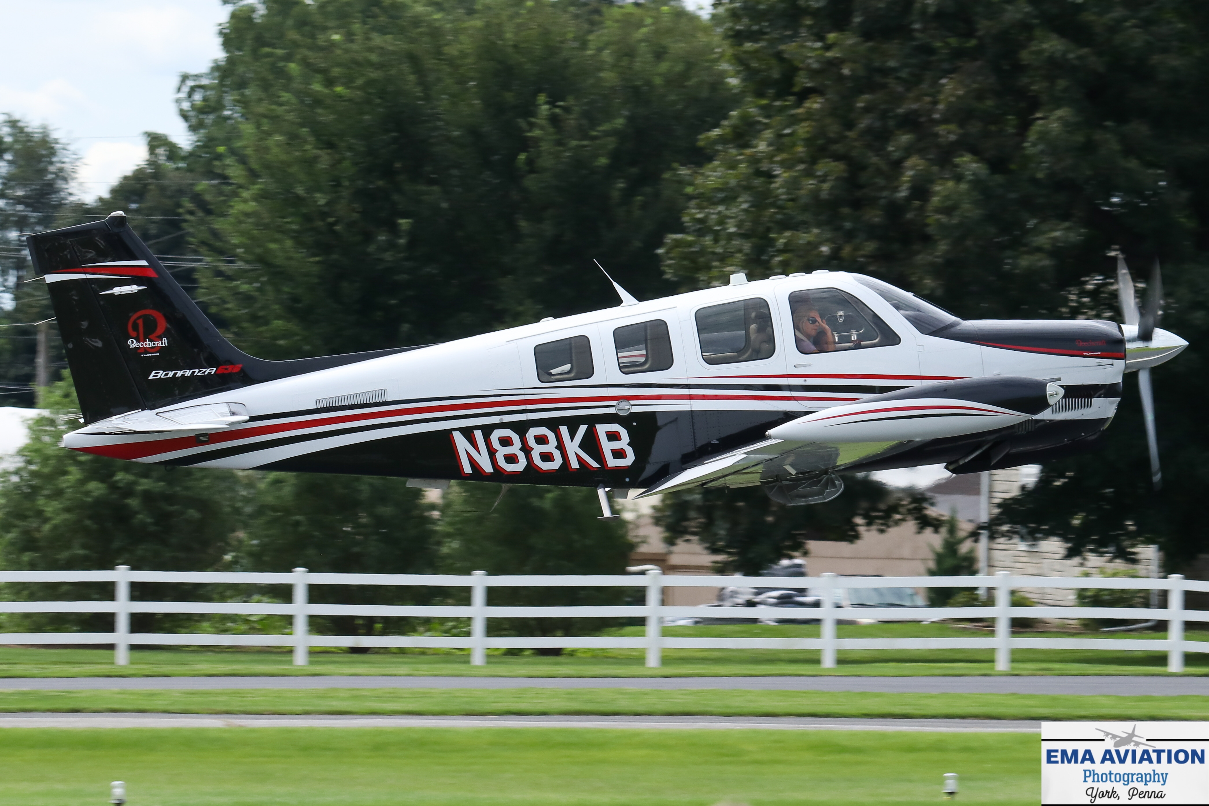 Full size: PRIVATE Beechcraft 36 Bonanza N88KB at Smoketown Airport