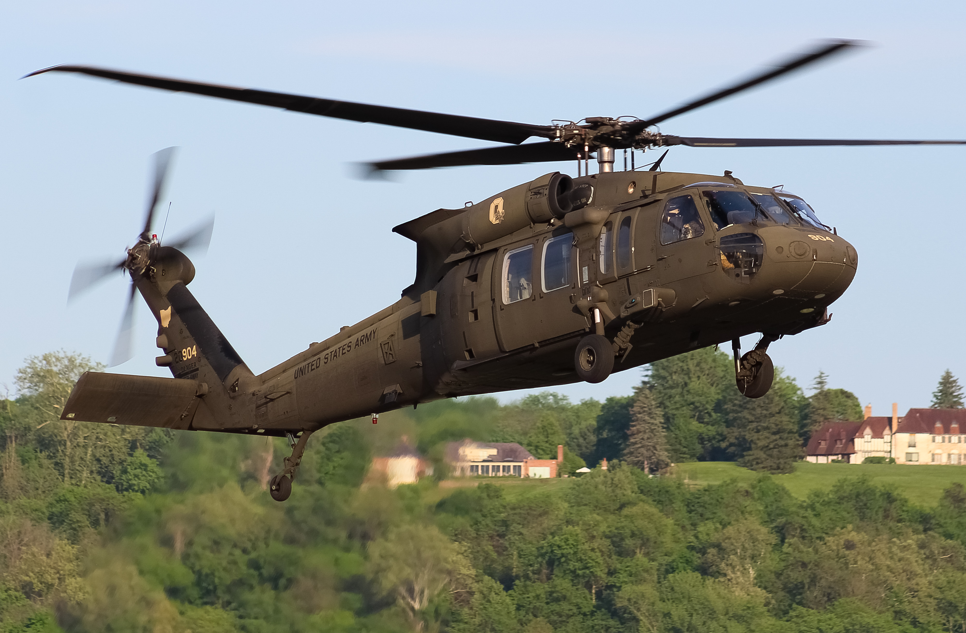 Full size: USA - United States Army Sikorsky UH-60L Blackhawk 16-20904 at Cincinnati Municipal Airport/Lunken Field