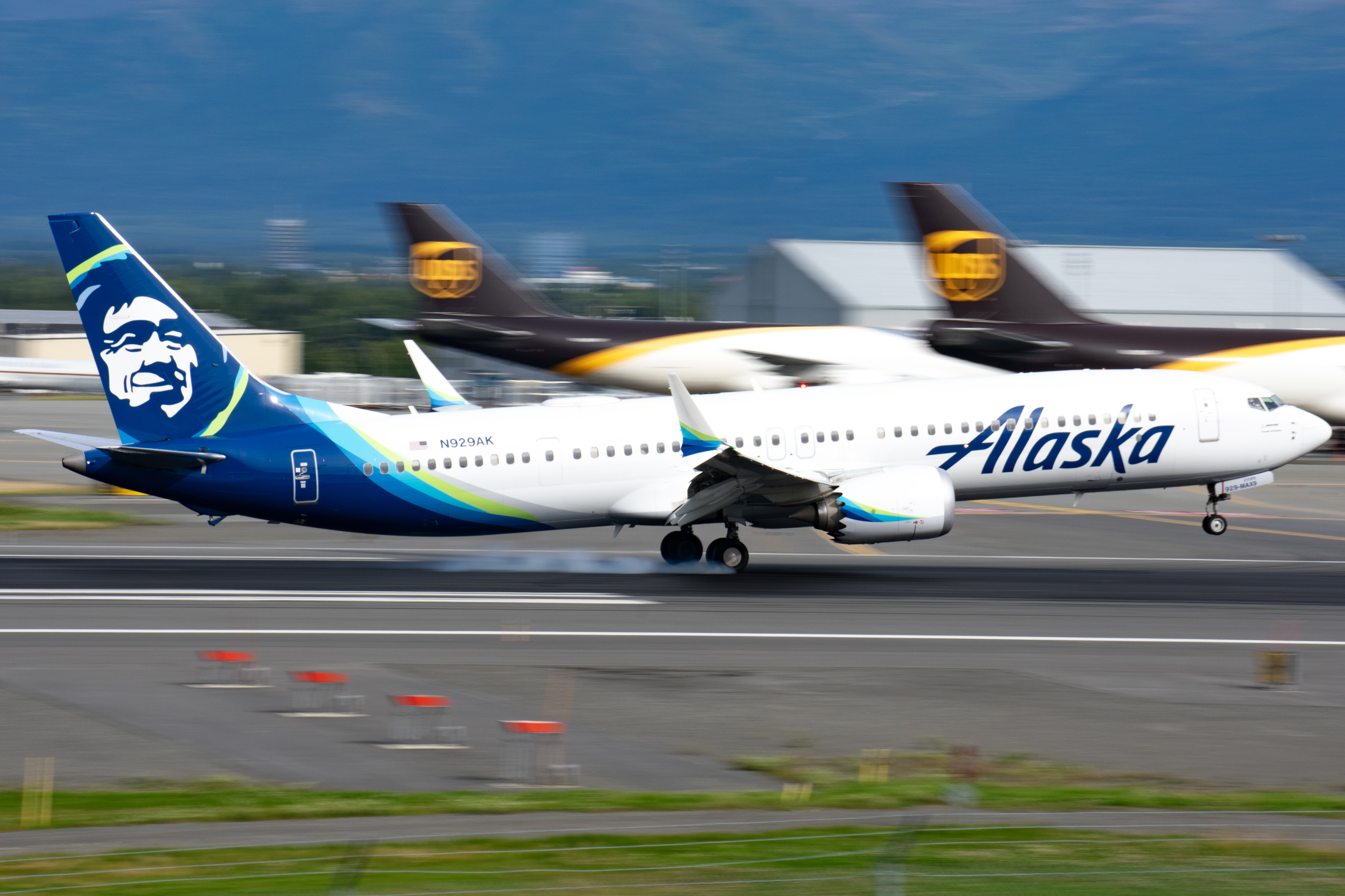 Full size: Alaska Airlines Boeing 737 MAX 9 N929AK at Anchorage Ted Stevens International Airport