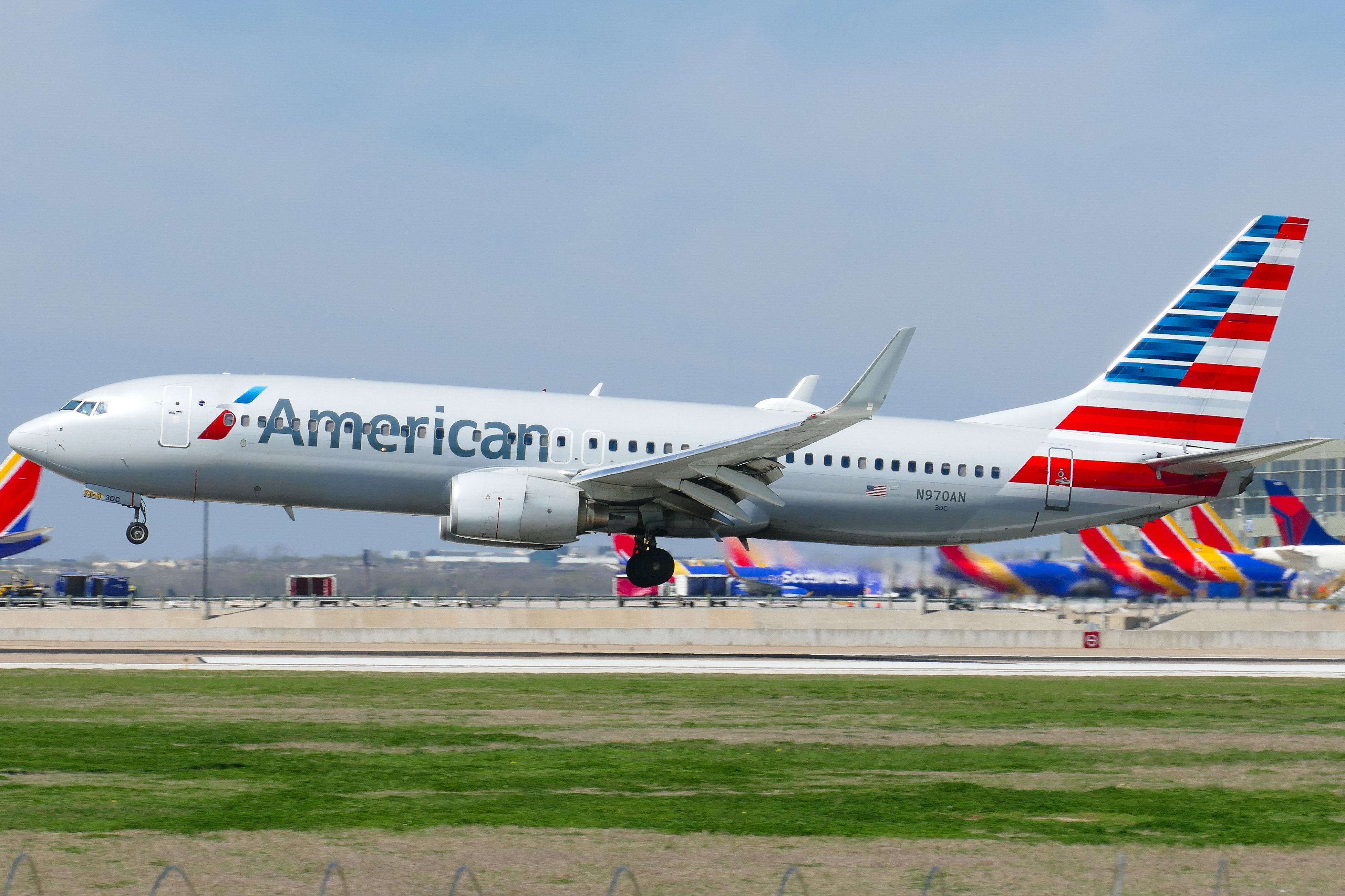 Full size: American Airlines Boeing 737-800 N970AN at Austin-Bergstrom International Airport