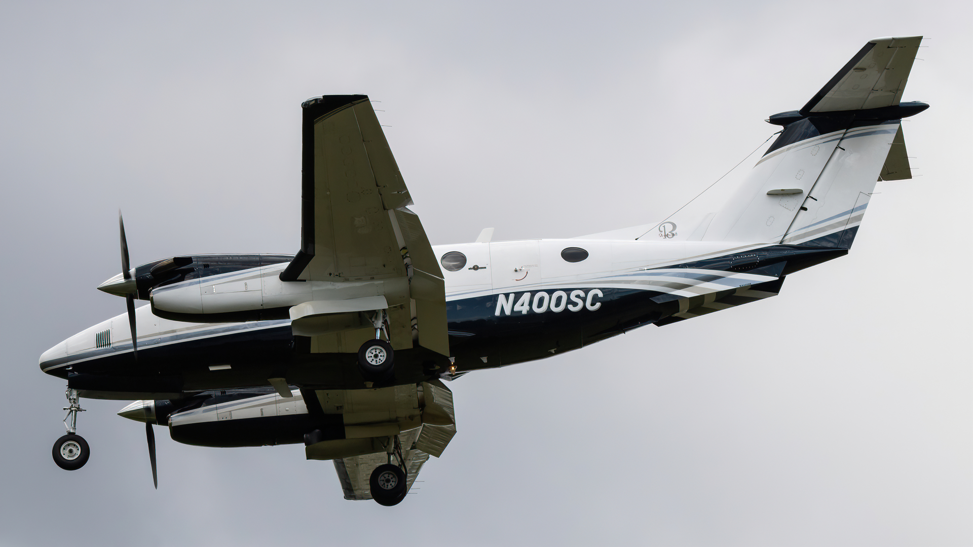 Full size: PRIVATE Beechcraft King Air 200 N400SC at Washington Dulles International Airport