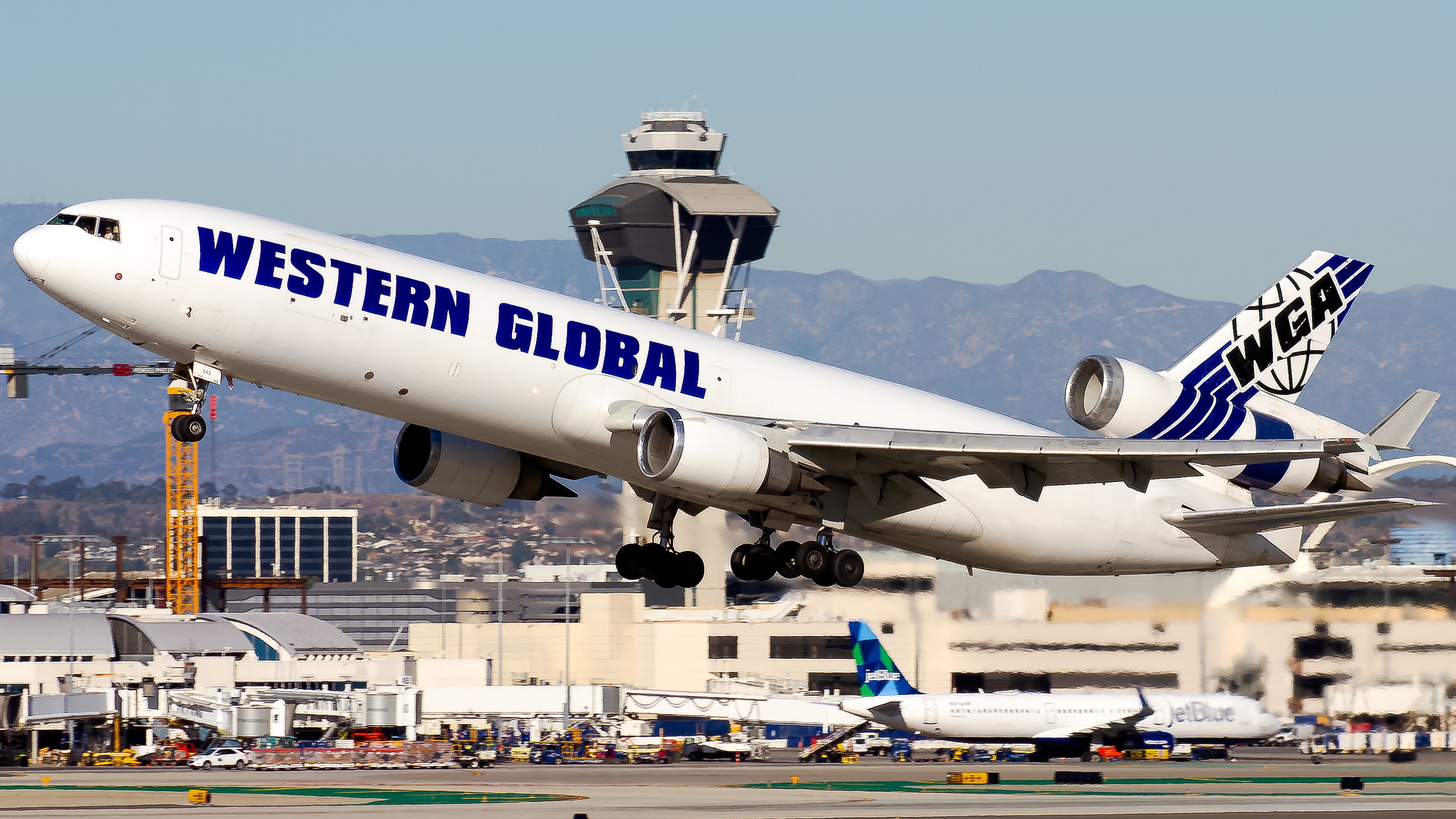 Full size: Western Global Airlines McDonnell Douglas MD-11F N542KD at Los Angeles International Airport