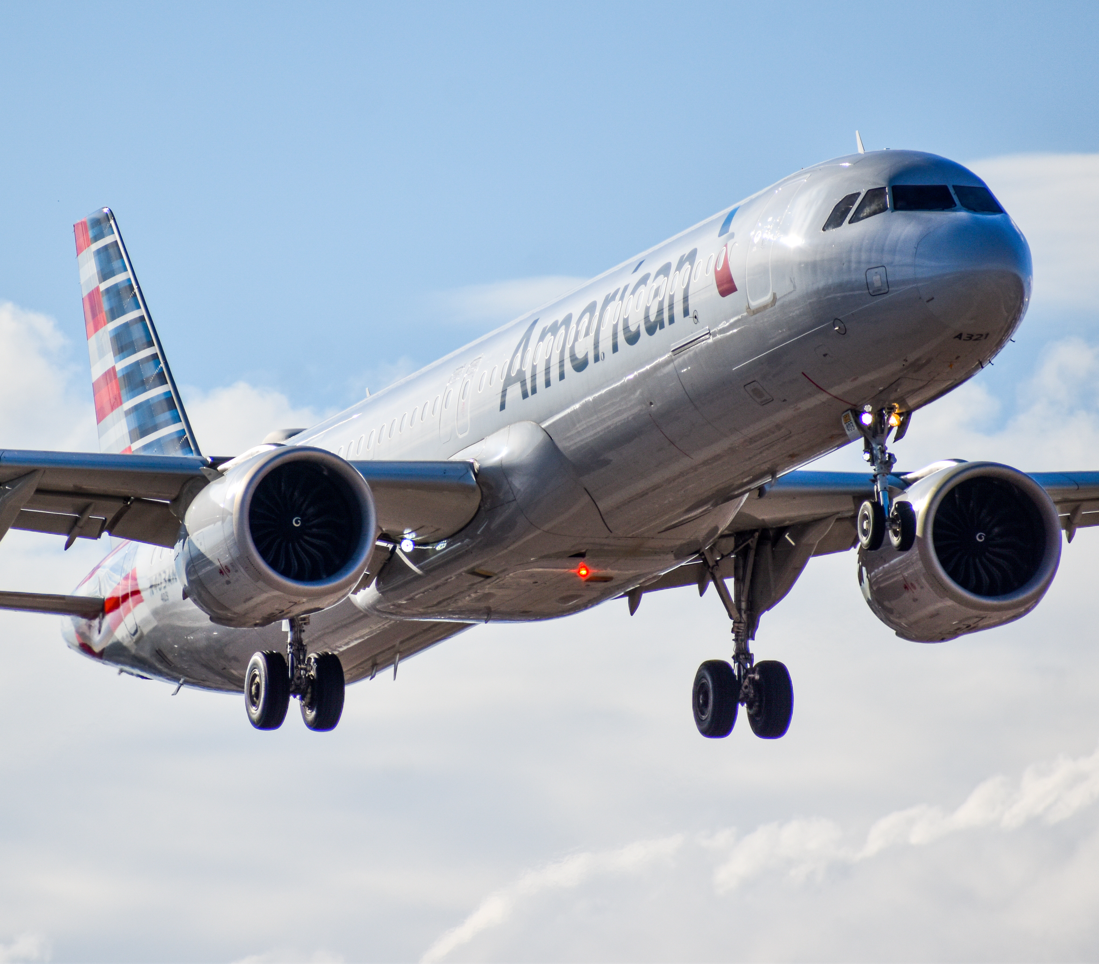 Full size: American Airlines Airbus A321NEO N403AN at Phoenix Sky Harbor International Airport