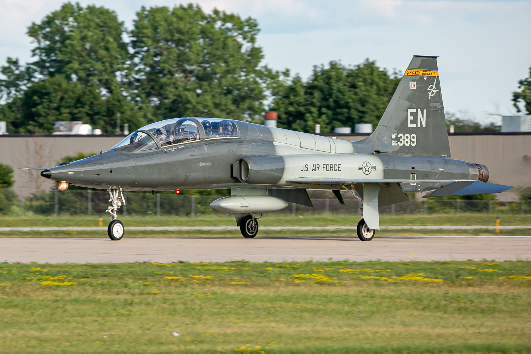 Full size: USAF - United States Air Force Northrop T-38C Talon 664389 at Wittman Regional Airport
