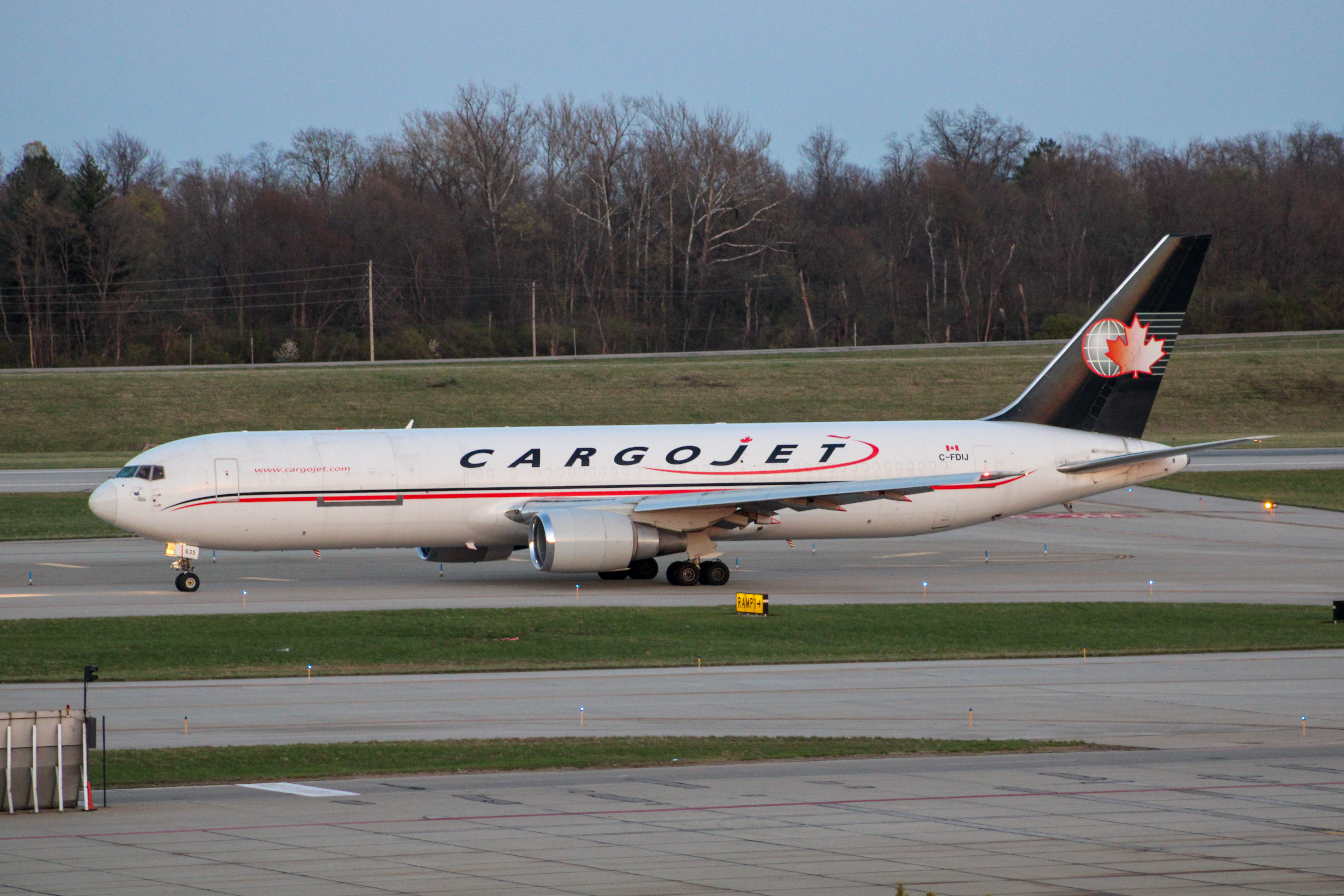 Full size: CargoJet Boeing 767-300 C-FDIJ at Cincinnati/Northern Kentucky International Airport
