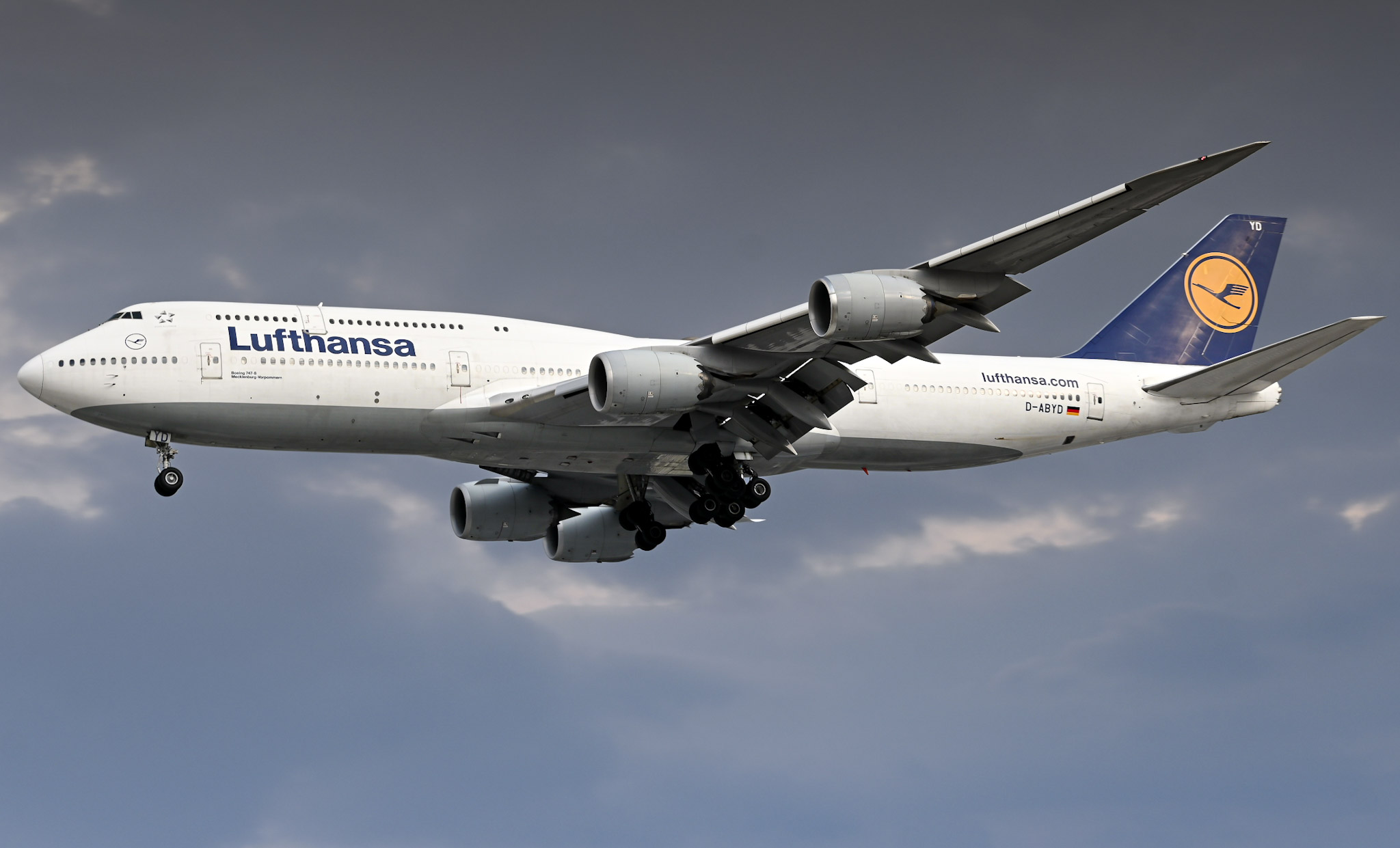 Full size: Lufthansa Boeing 747-8i D-ABYD at Mexico City International Airport