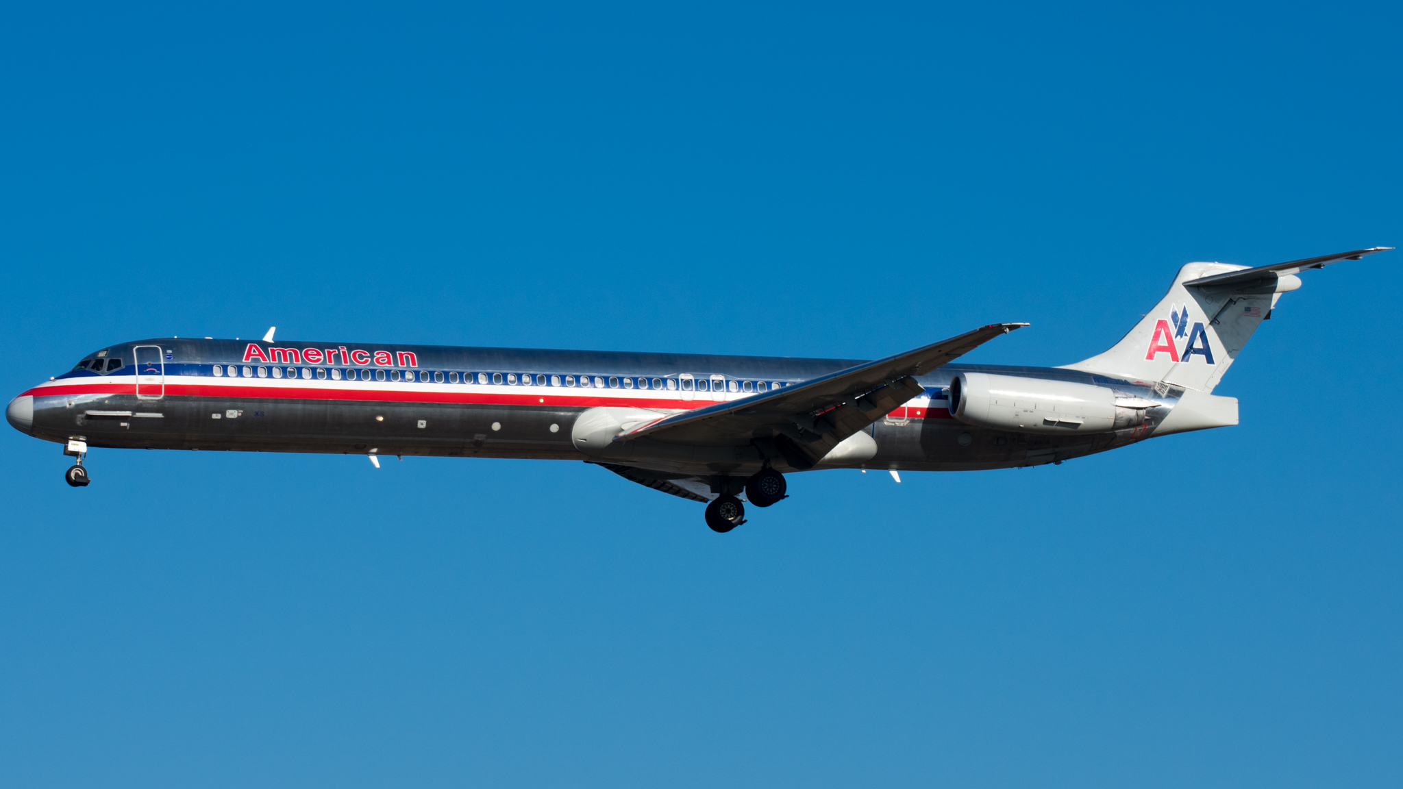 Full size: American Airlines Mcdonnell Douglas MD88 N9630A at Baltimore/Washington International Thurgood Marshall Airport