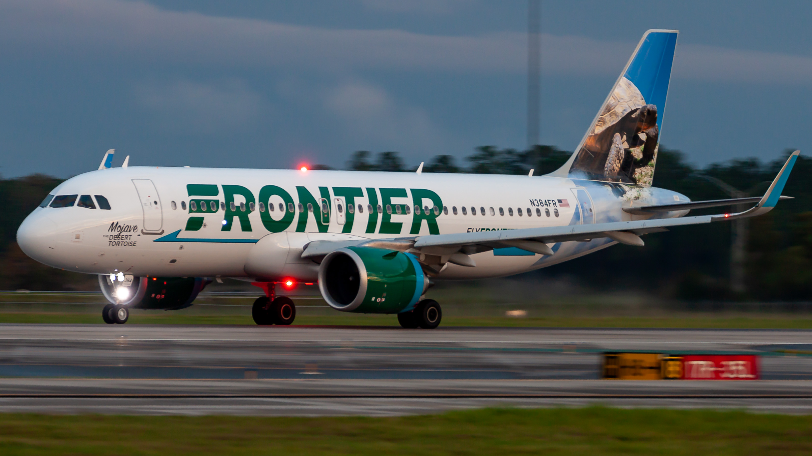 Full size: Frontier Airlines Airbus A320NEO N384FR at Orlando International Airport