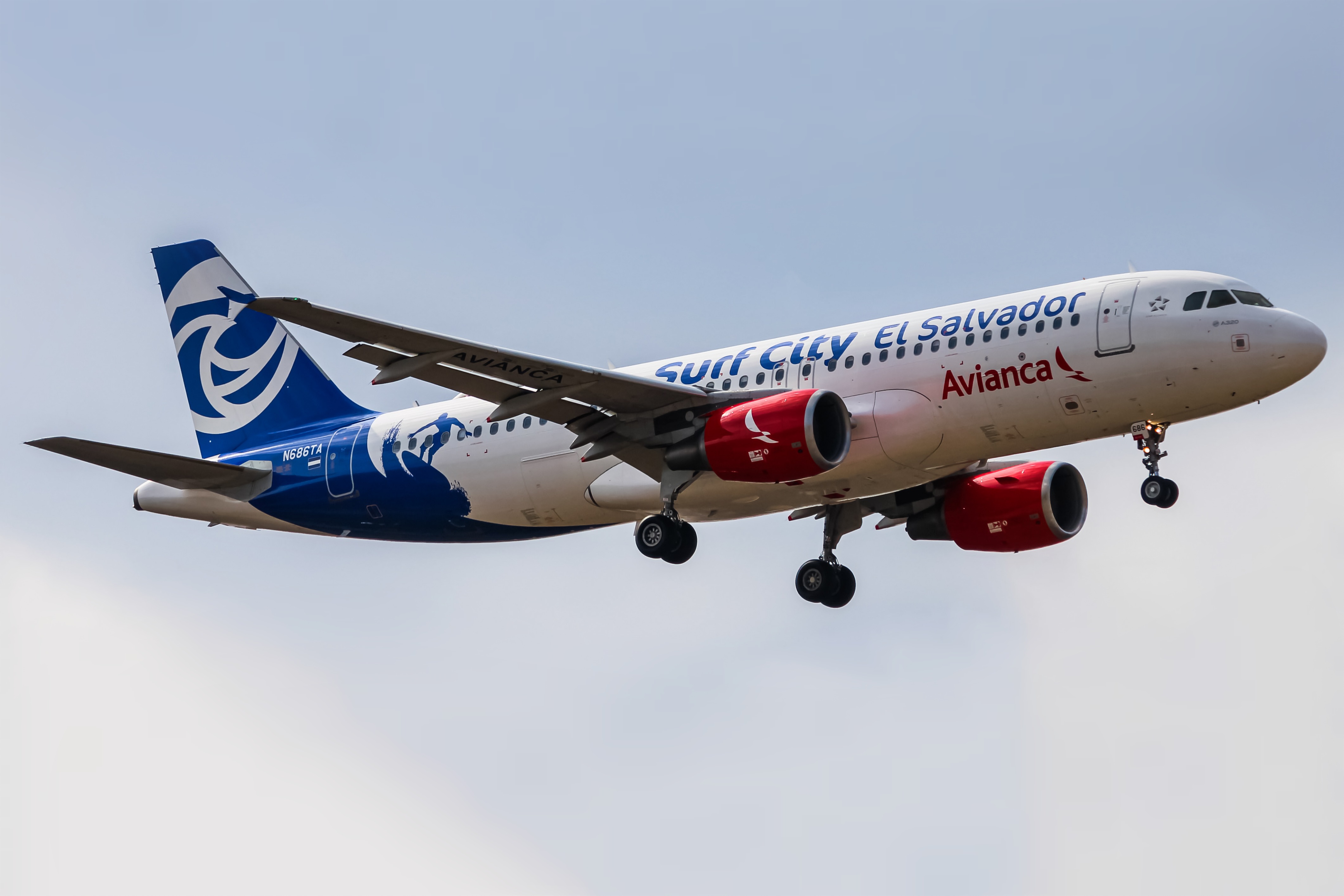 Full size: Avianca Airbus A320 N686TA at Washington Dulles International Airport