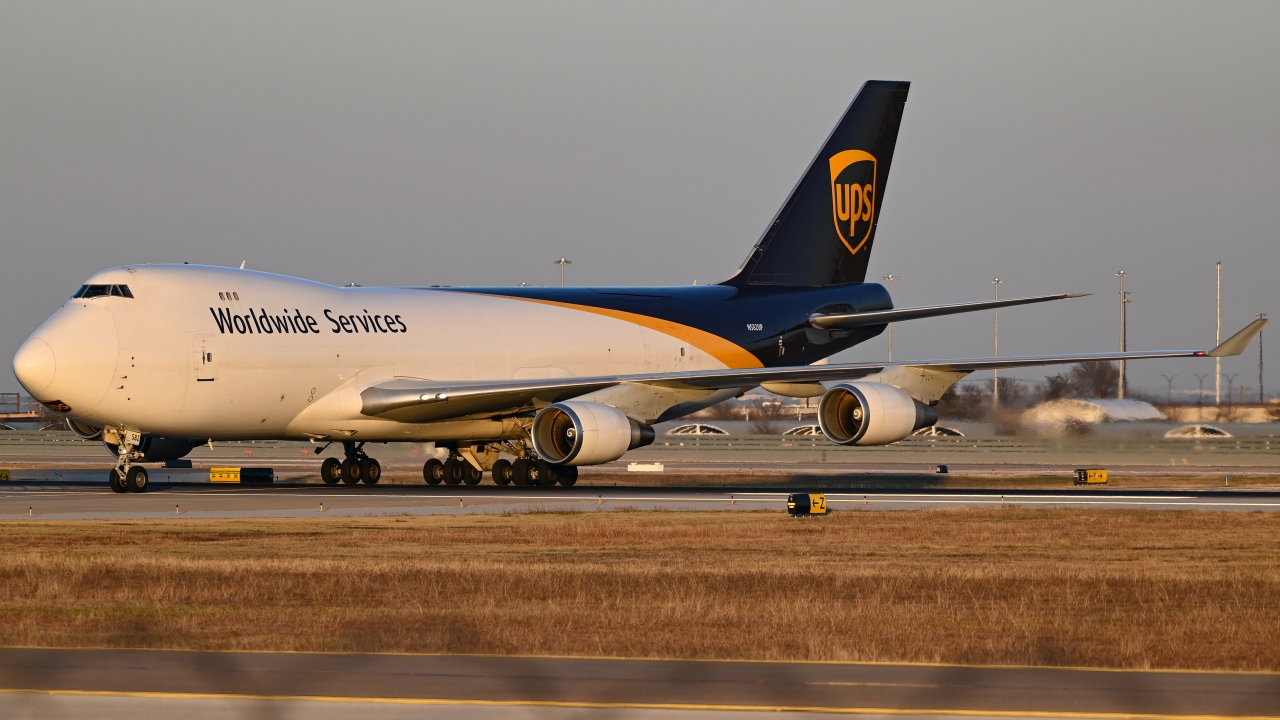 Full size: United Parcel Service Boeing 747-400F N582UP at Dallas-Fort Worth International Airport
