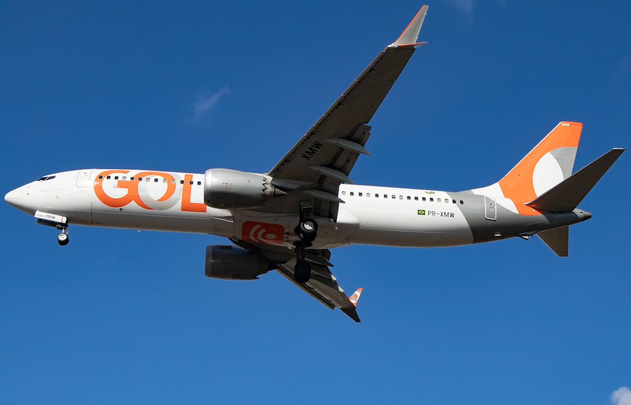 Full size: GOL Linhas Aereas Boeing 737 MAX 8 PR-XMW at Miami International Airport