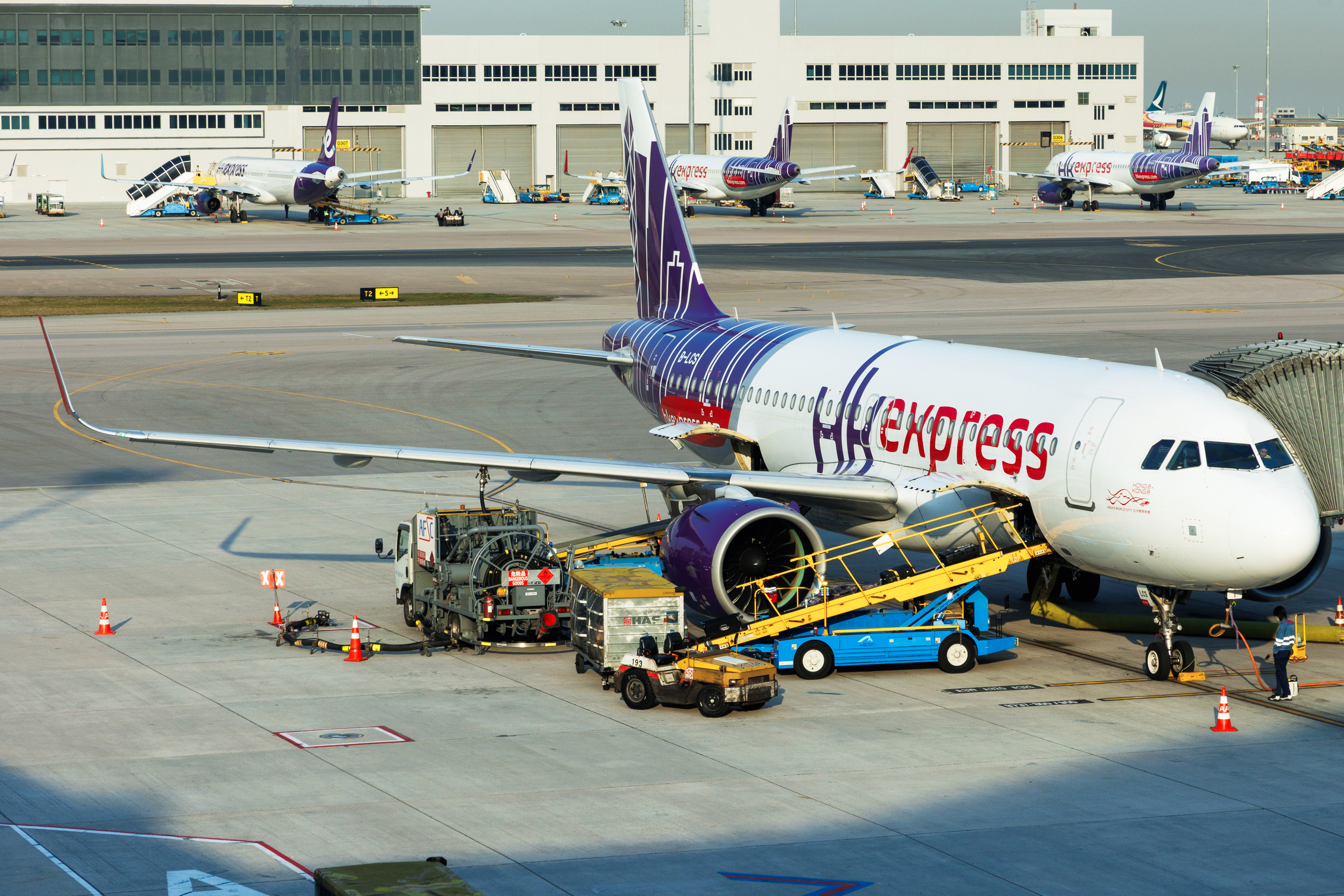 Full size: HK express Airbus A320NEO B-LCS at Hong Kong International Airport