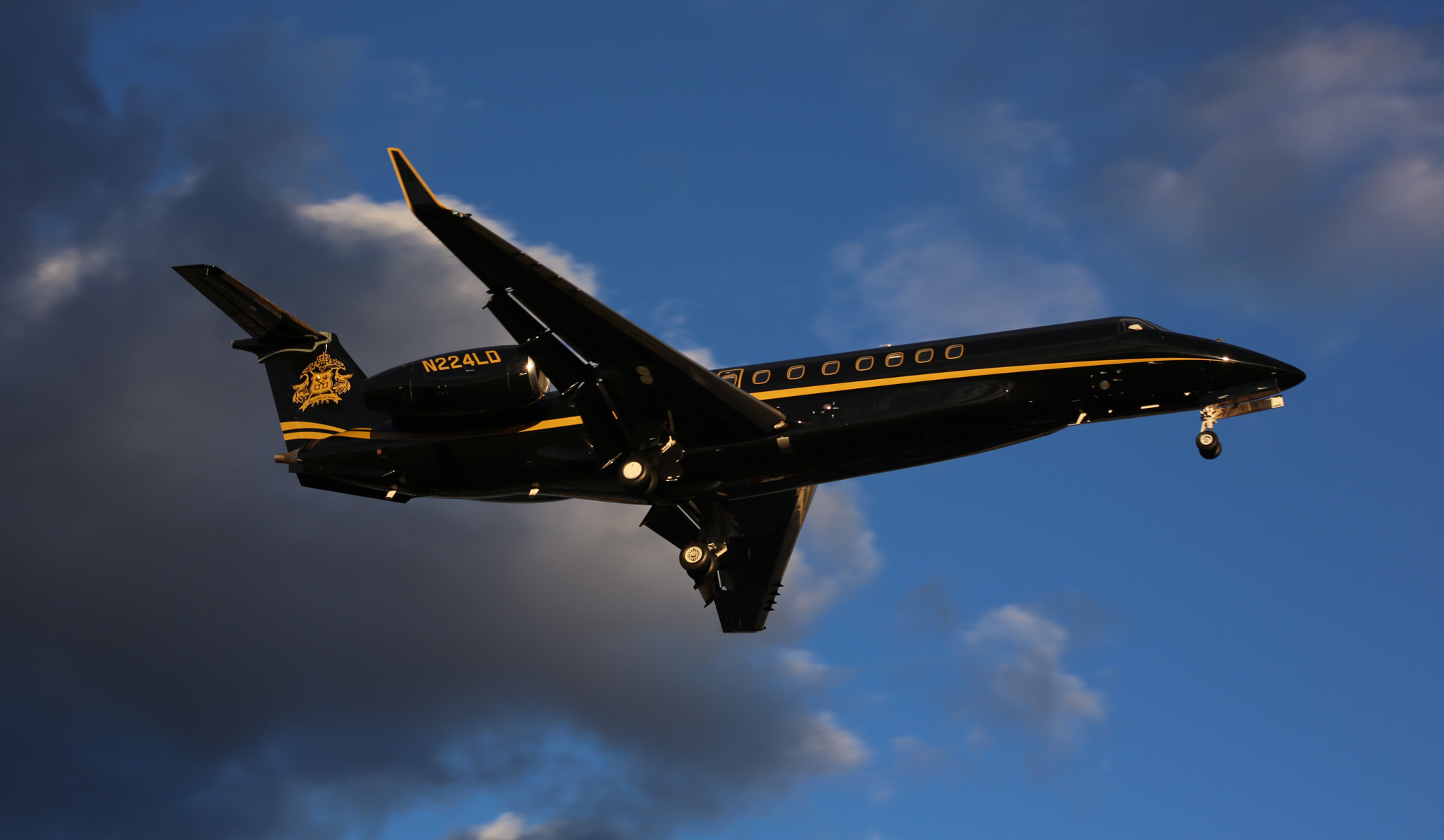 Full size: PRIVATE Embraer Legacy 600 N224LD at Teterboro Airport