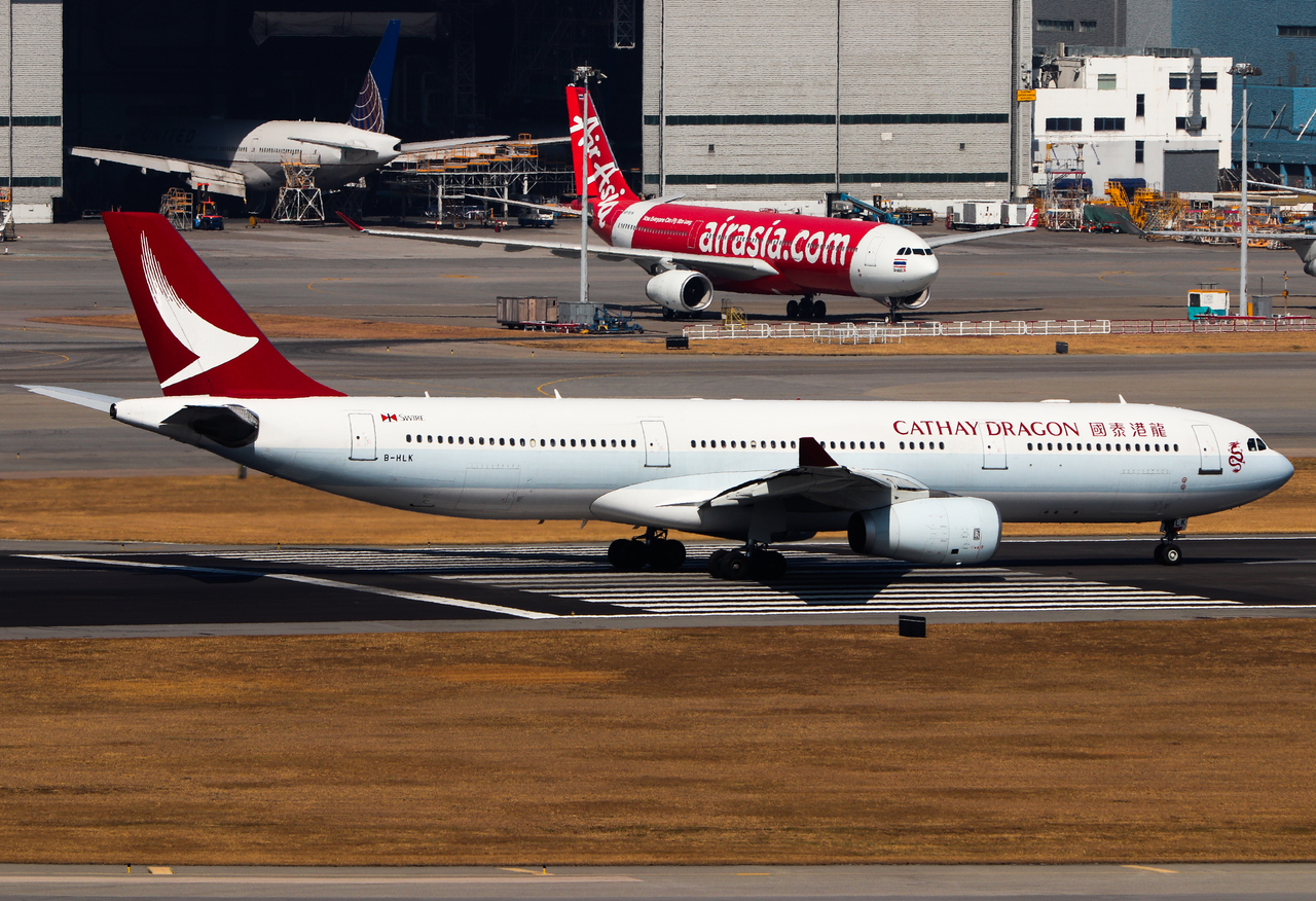 Full size: Cathay Dragon Airbus A330-300 B-HLK at Hong Kong International Airport