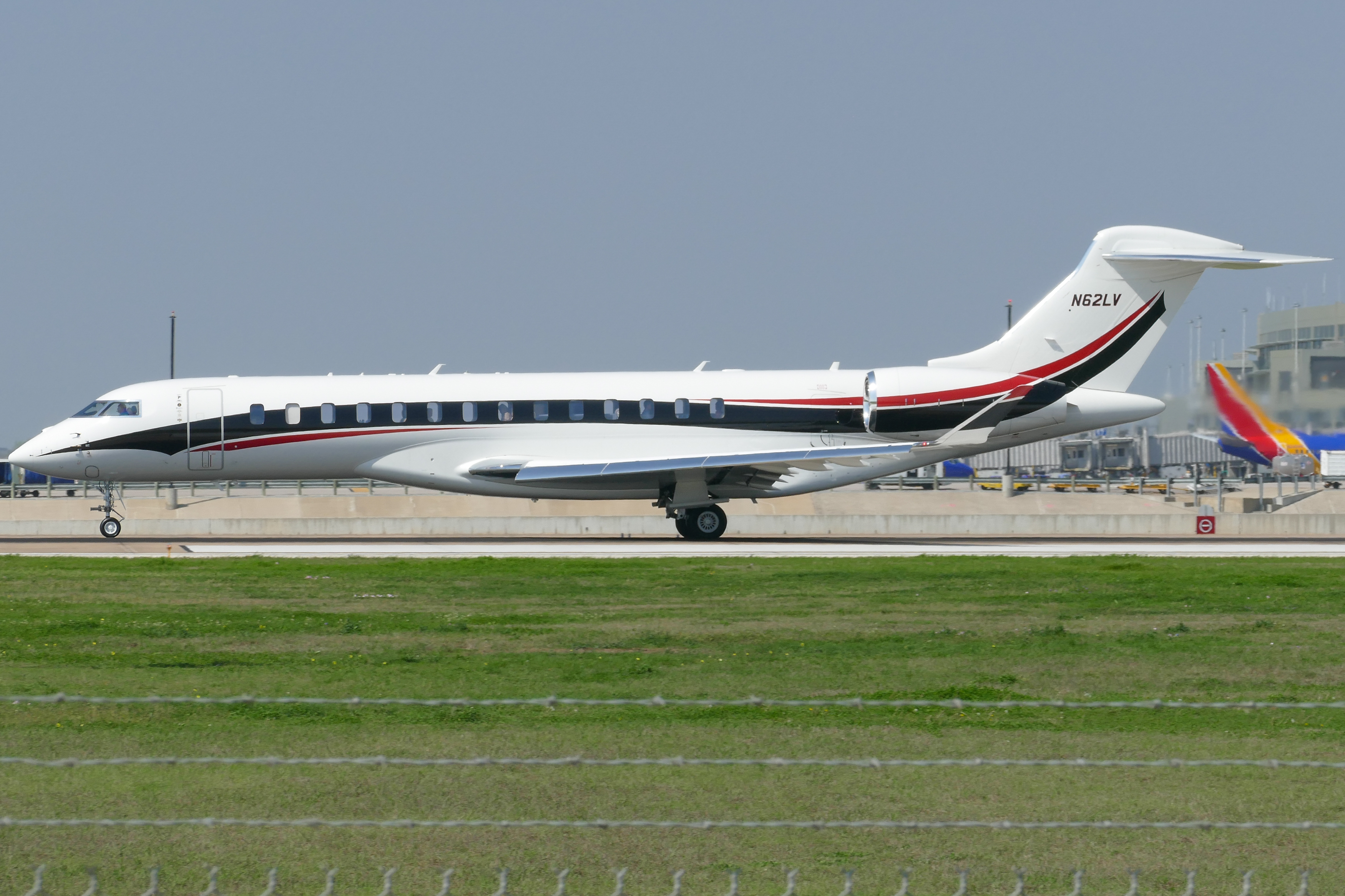 Full size: PRIVATE Bombardier Global 7500 N62LV at Austin-Bergstrom International Airport