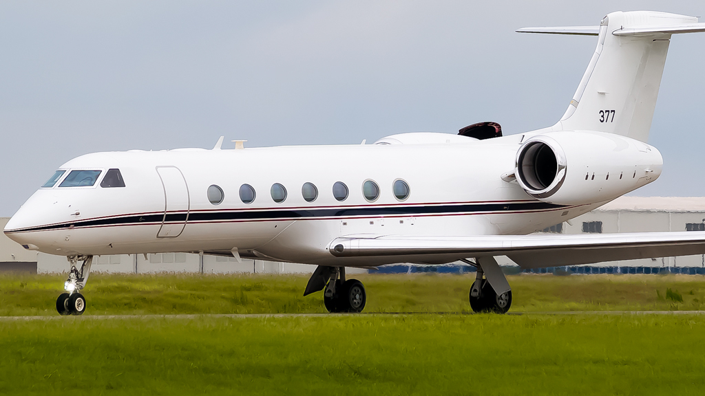 Full size: US Navy Gulfstream C-37B 166377 at Savannah/Hilton Head International Airport