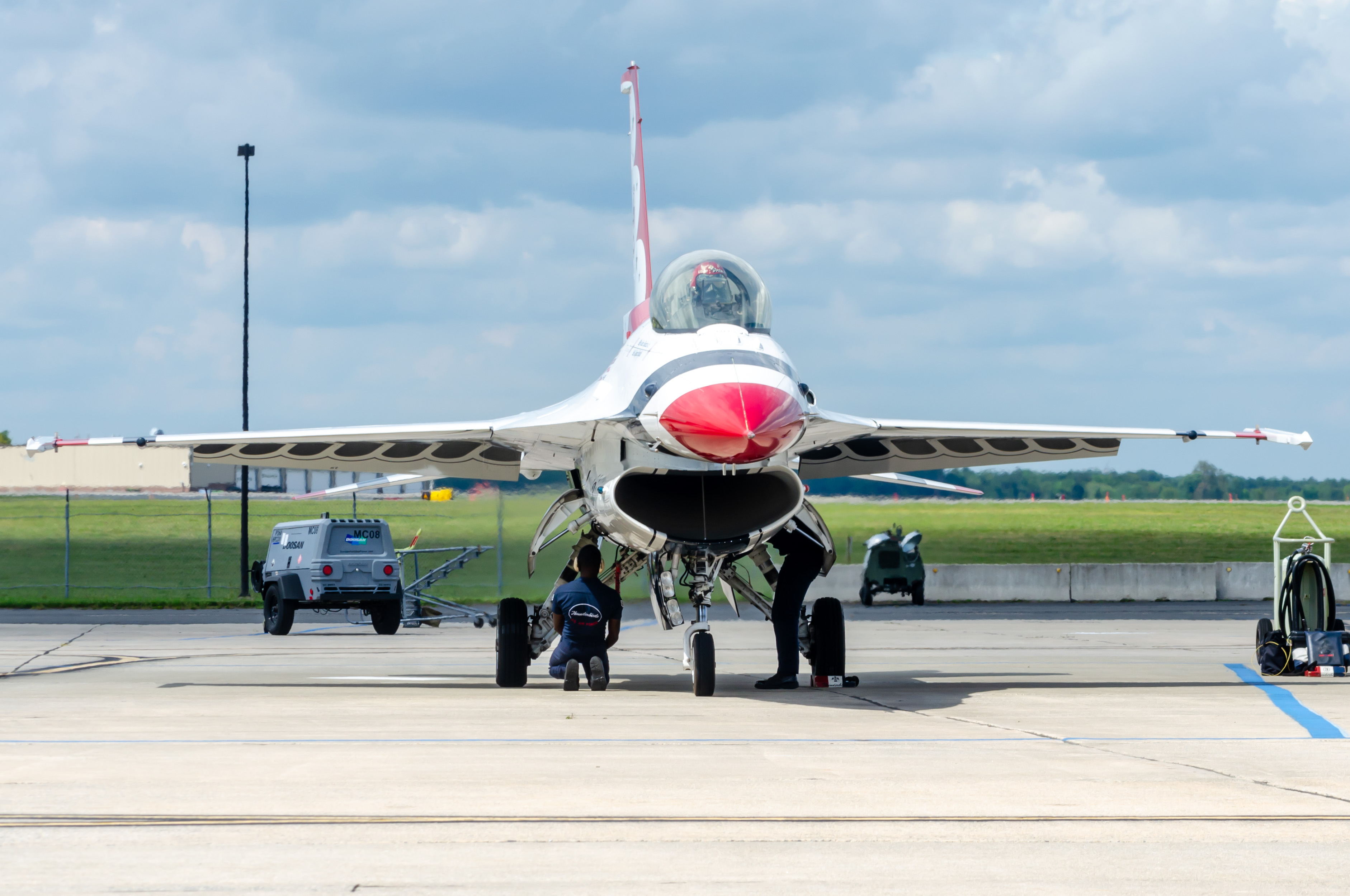 Full size: USAF - United States Air Force General Dynamics F-16 Fighting Falcon 910392  at Atlantic City International Airport