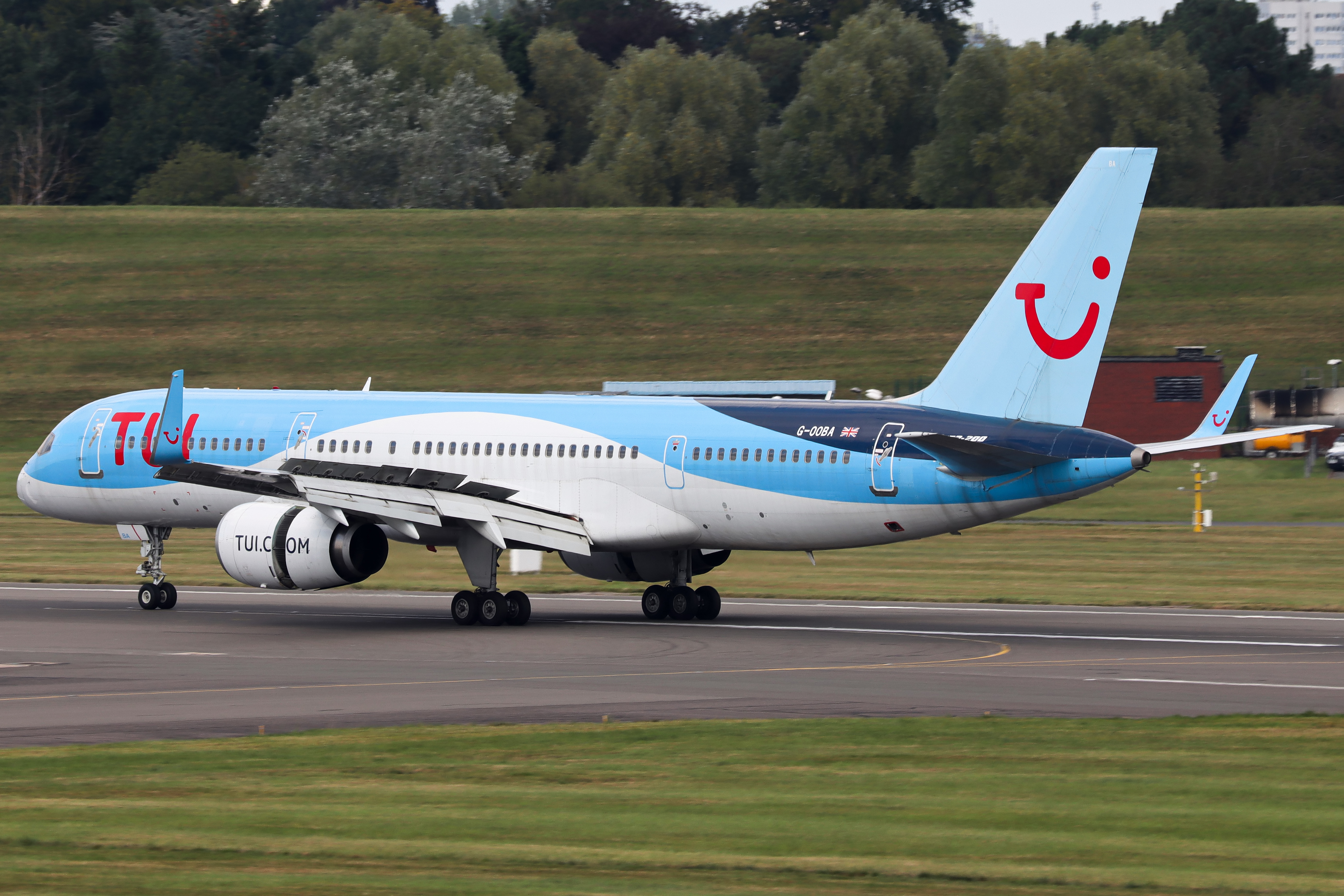 Full size: TUI Fly Boeing 757-200 G-OOBA  at Birmingham Airport