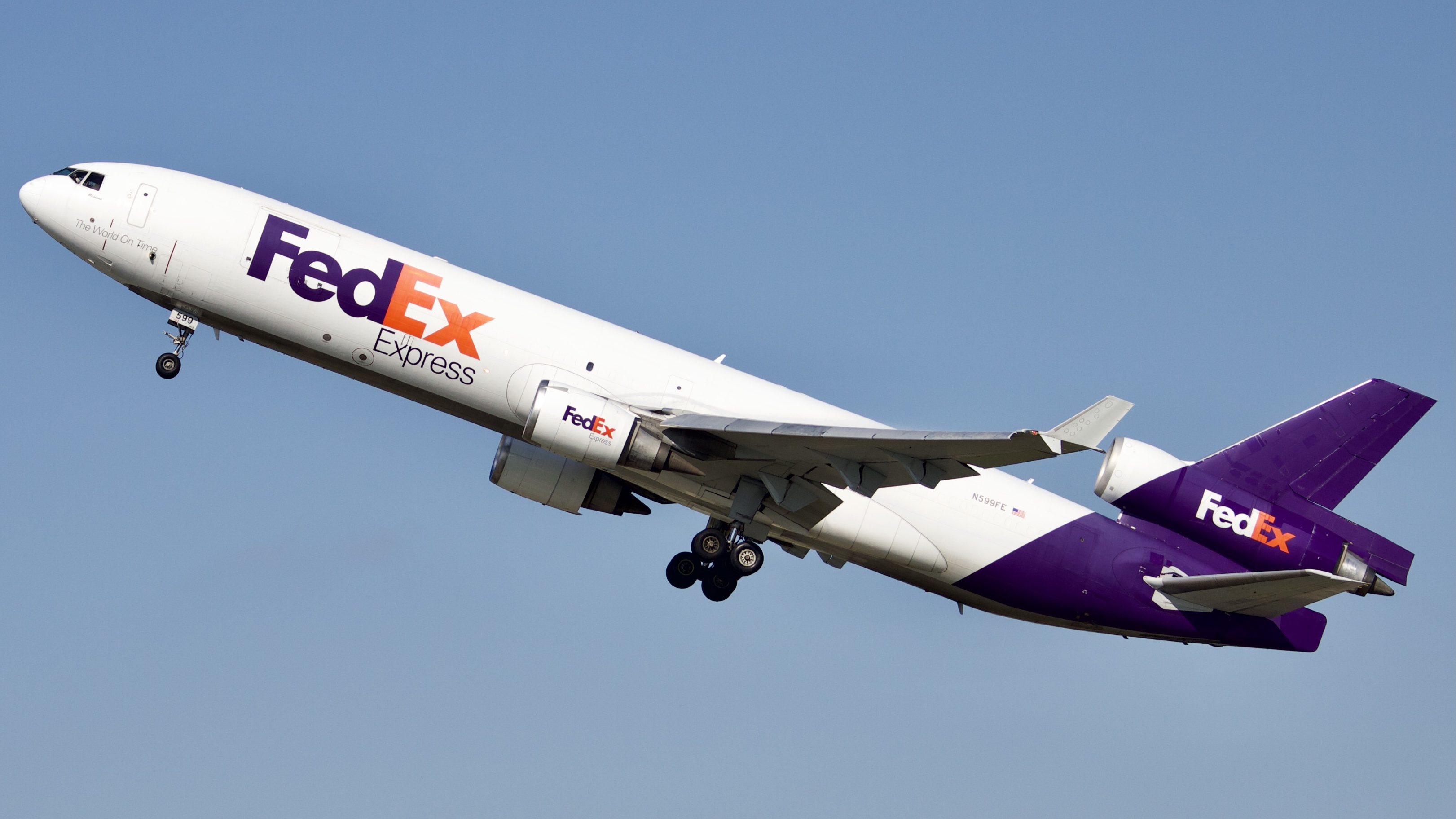 Full size: FedEx McDonnell Douglas MD-11F N599FE at Houston-George Bush Intercontinental Airport