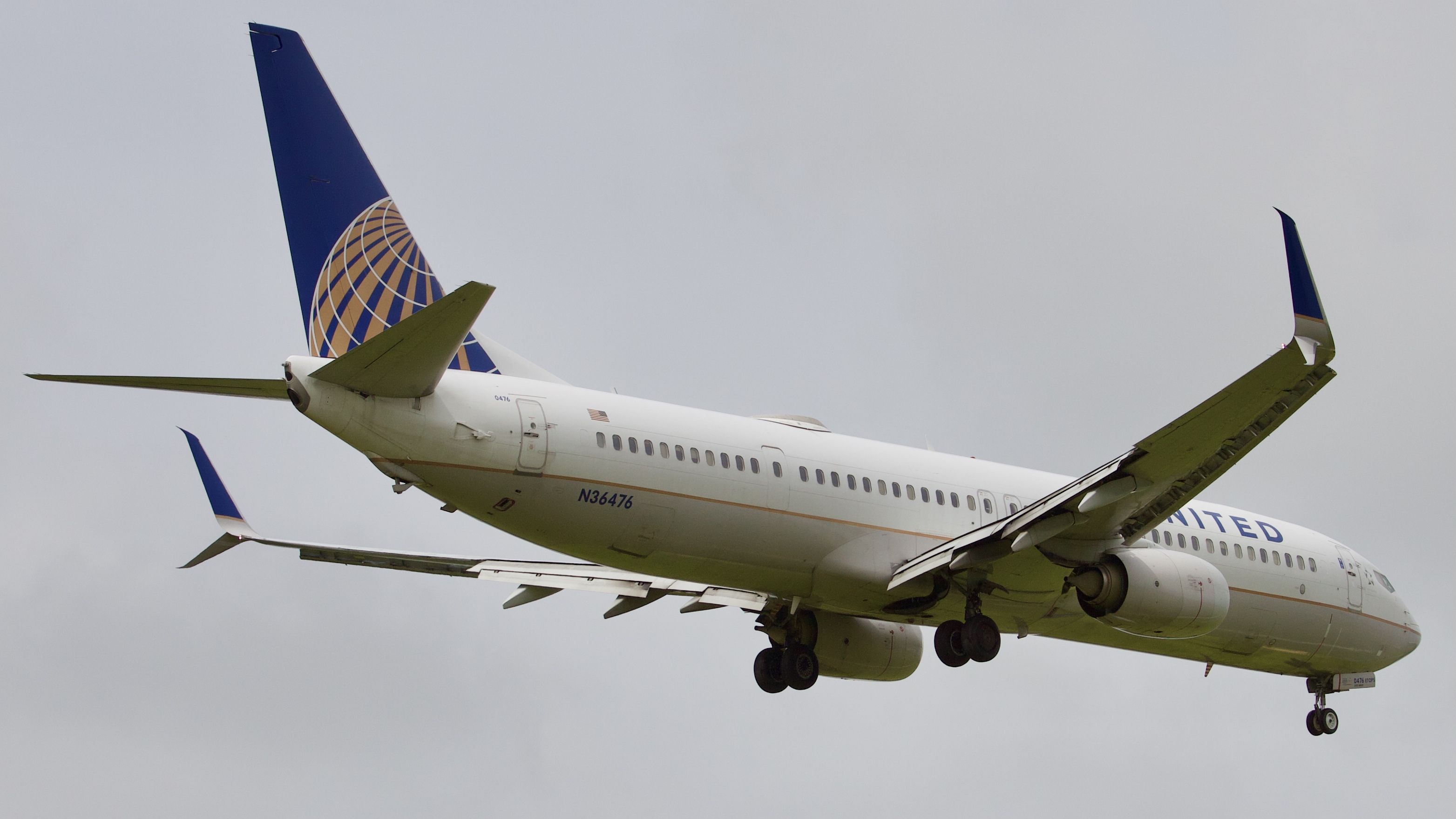 Full size: United Airlines Boeing 737-900ER N36476 at Houston-George Bush Intercontinental Airport