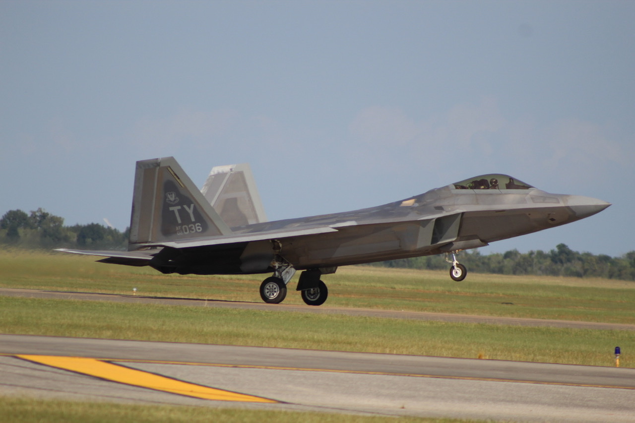 Full size: USAF - United States Air Force Lockheed Martin F-22A Raptor 02-4036 at Ellington Airport