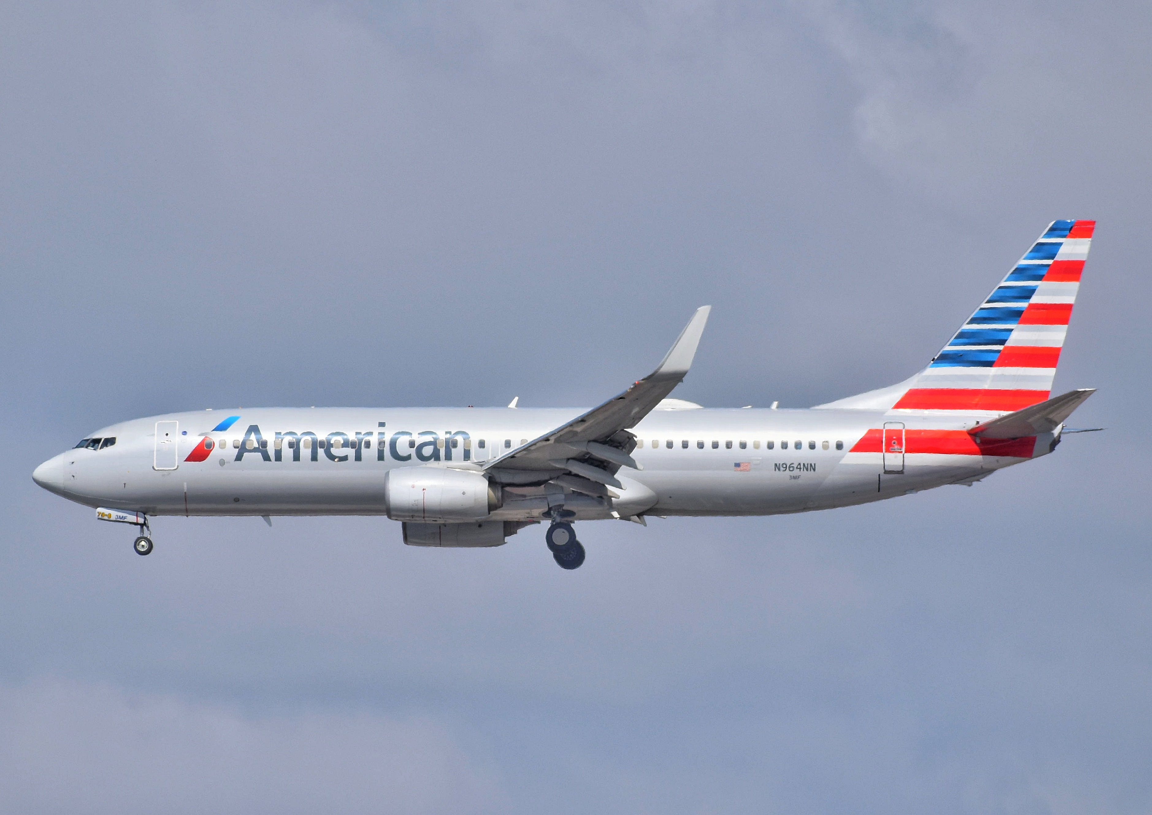 Full size: American Airlines Boeing 737-800 N964NN at San Diego International Airport