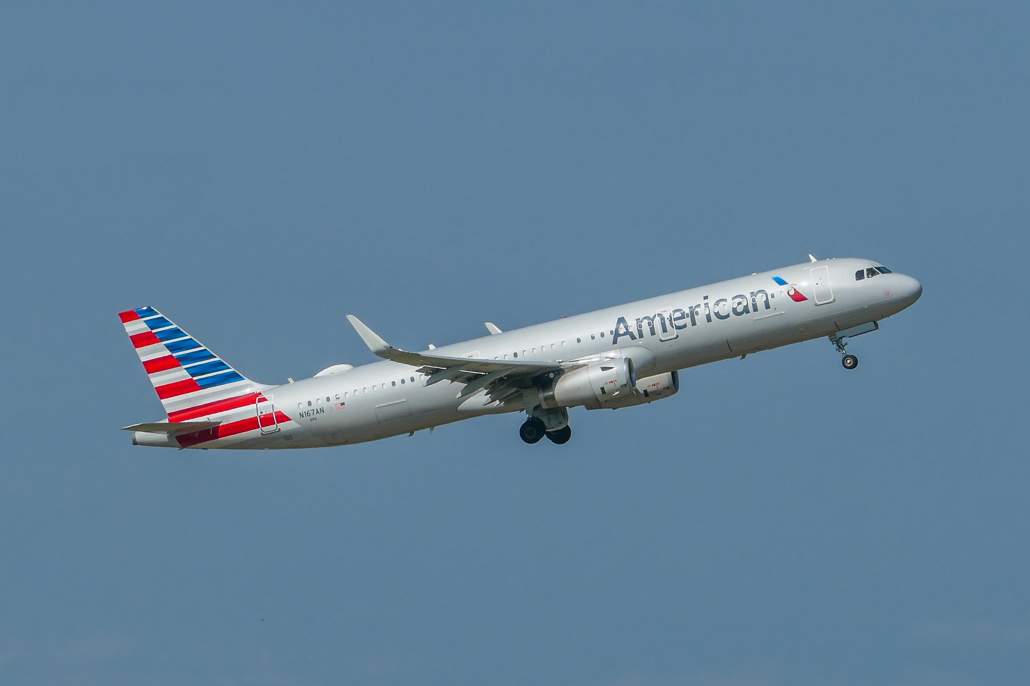 Full size: American Airlines Airbus A321-200 N167AN at Austin-Bergstrom International Airport