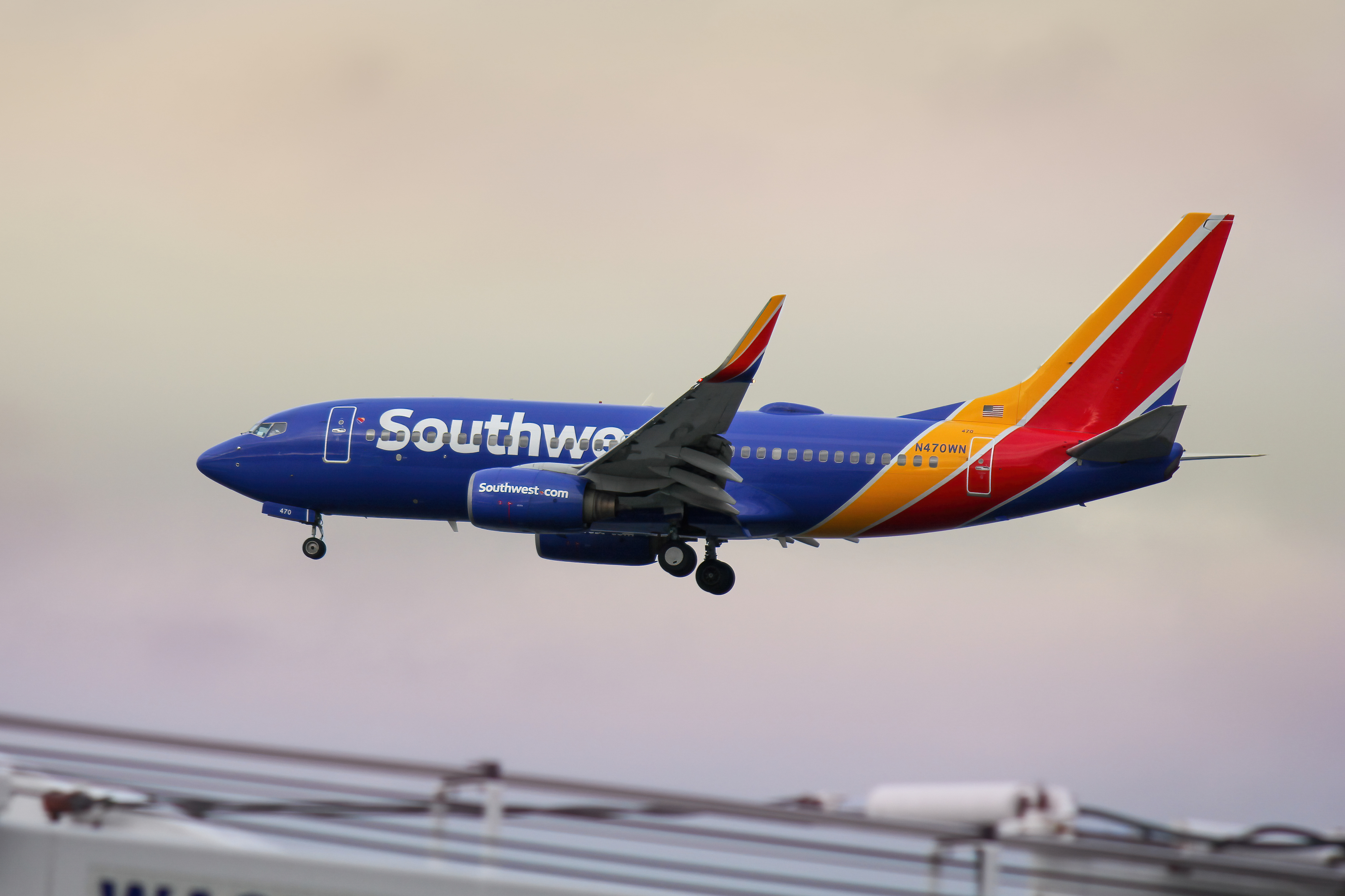 Full size: Southwest Airlines Boeing 737-700 N470WN at Ronald Reagan National Airport