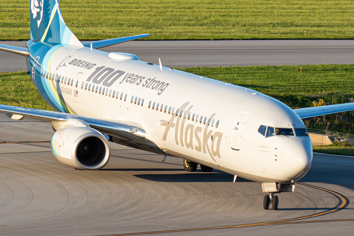 Full size: Alaska Airlines Boeing 737-900ER N248AK at John Glenn Columbus International Airport