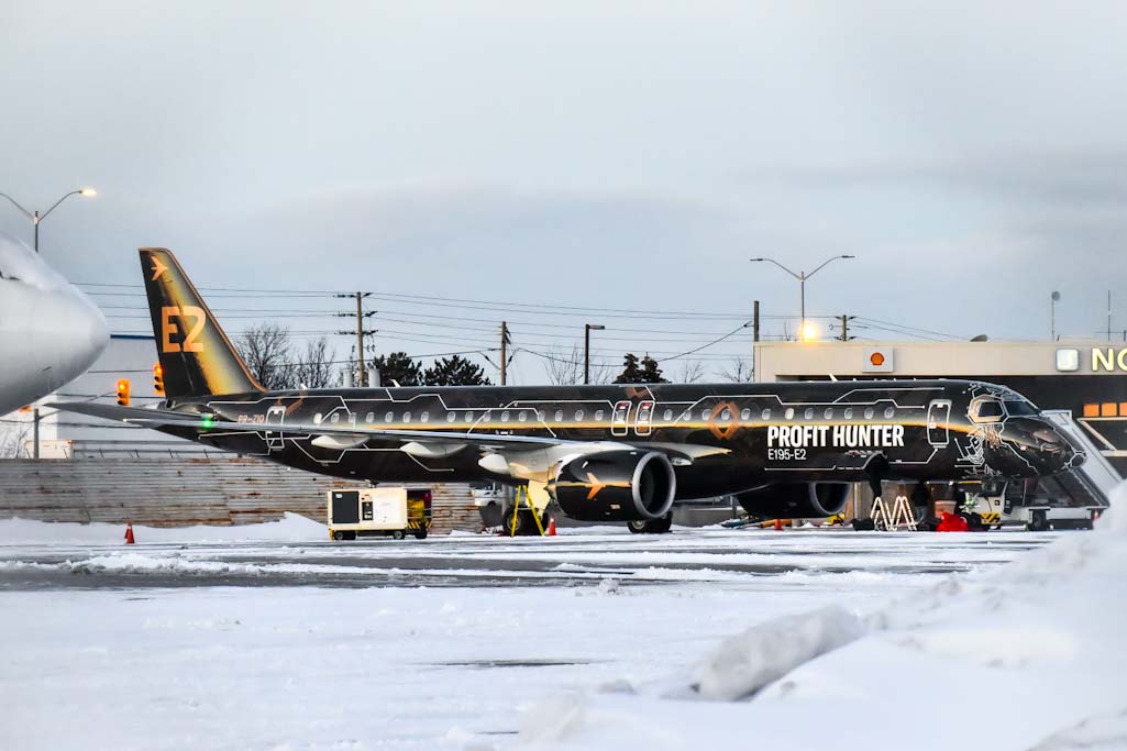 Full size: Embraer Embraer E195-E2 PR-ZIQ at Lester B Pearson International Airport