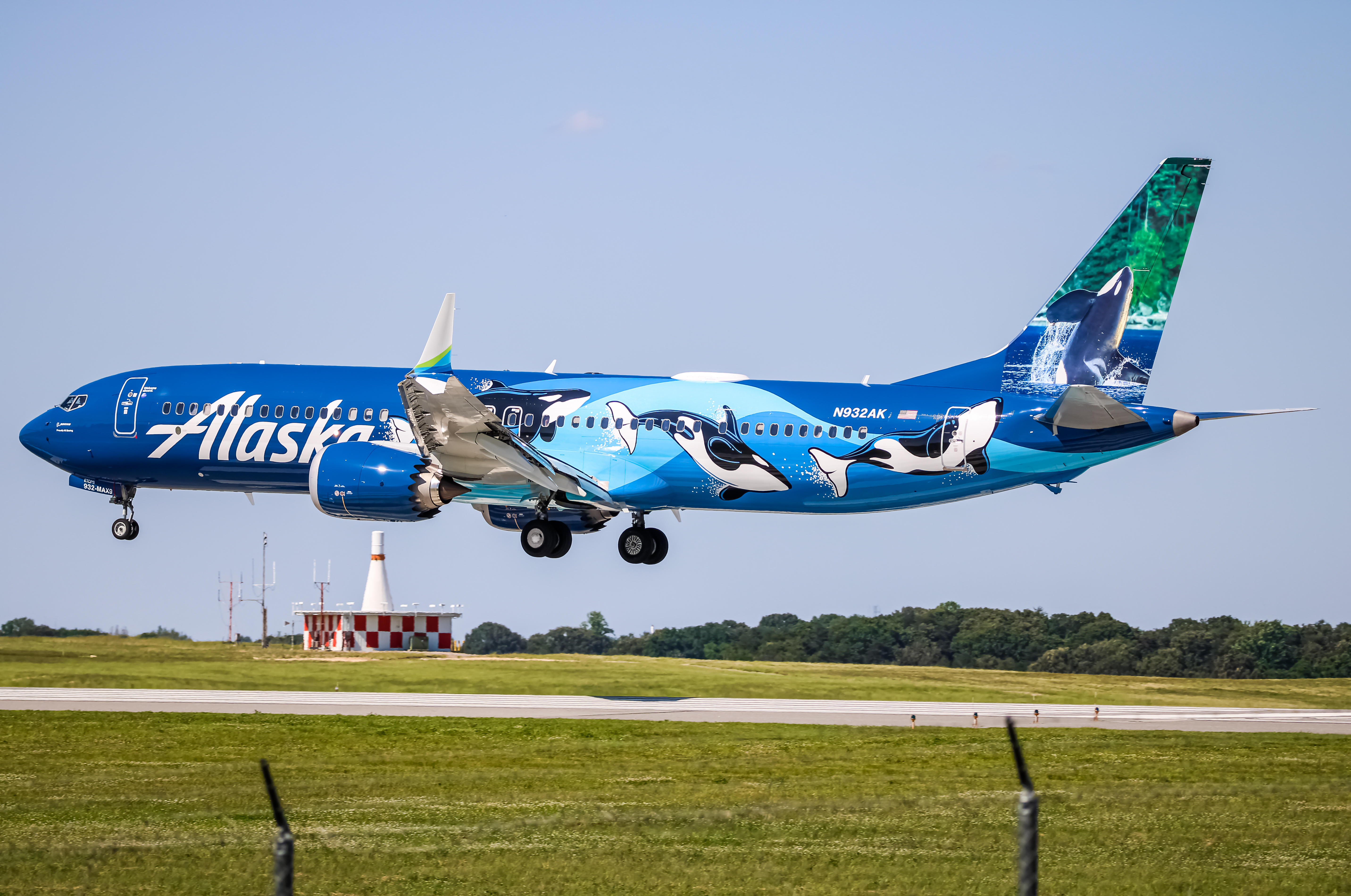 Full size: Alaska Airlines Boeing 737 MAX 9 N932AK at Baltimore/Washington International Thurgood Marshall Airport
