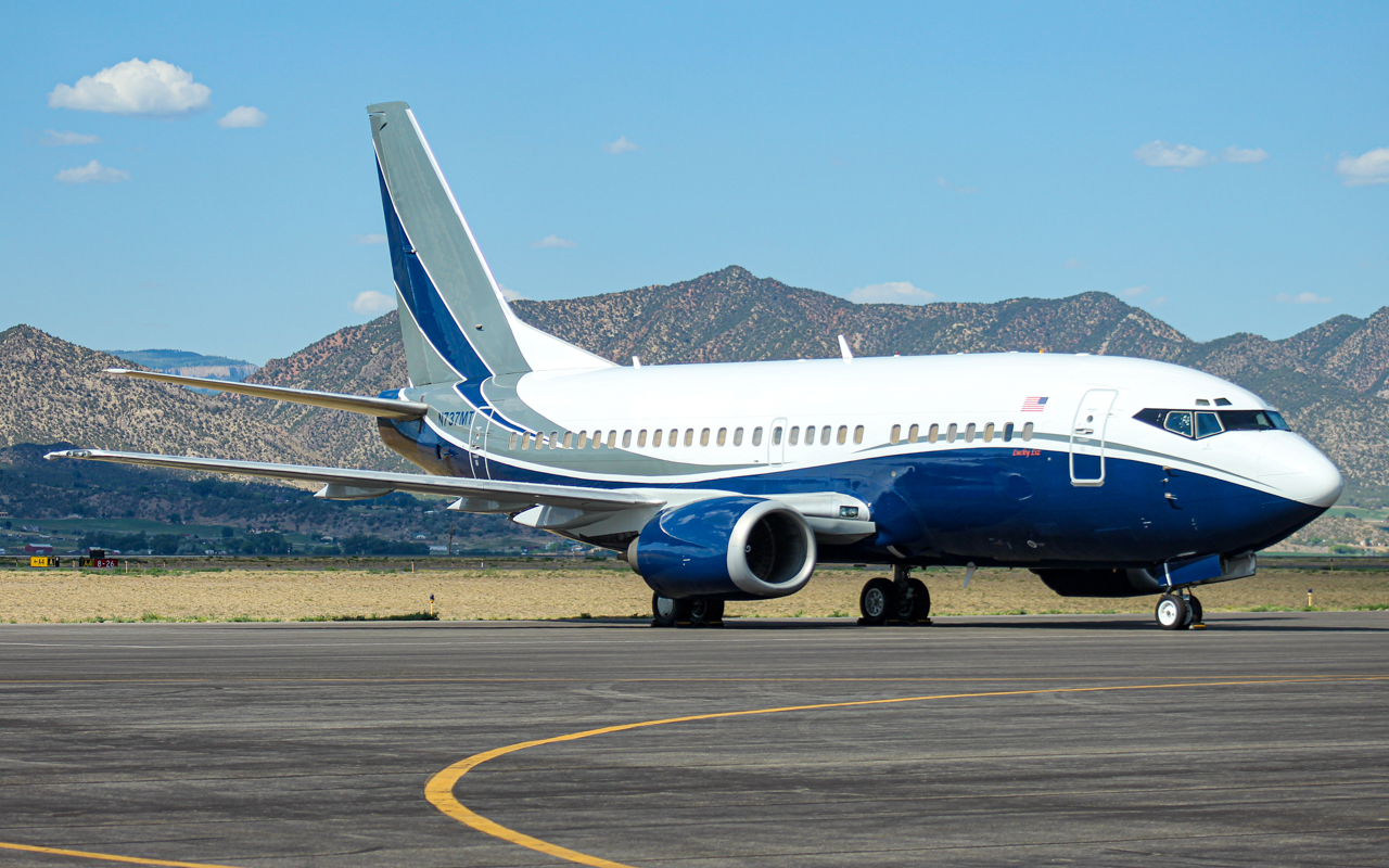 Full size: PRIVATE Boeing 737-500 N737MT at Rifle Garfield County Airport