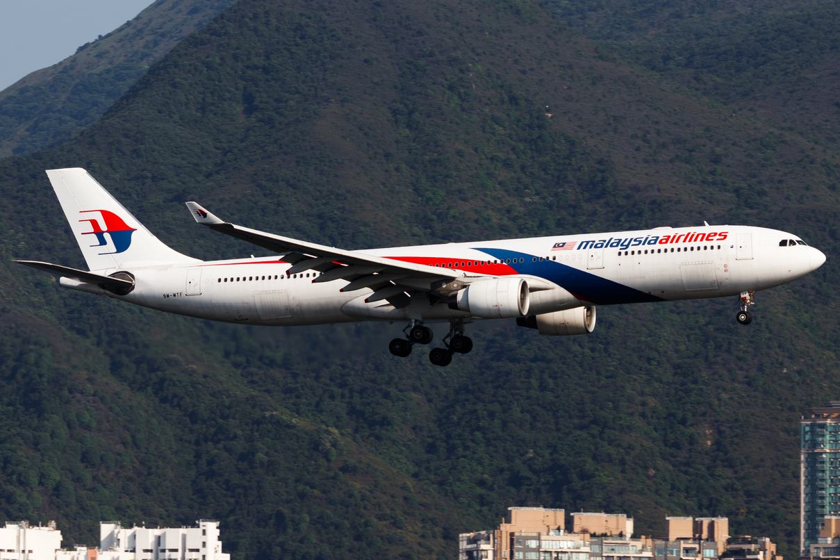 Full size: Malaysia Airlines Airbus A330-300 9M-MTF at Hong Kong International Airport