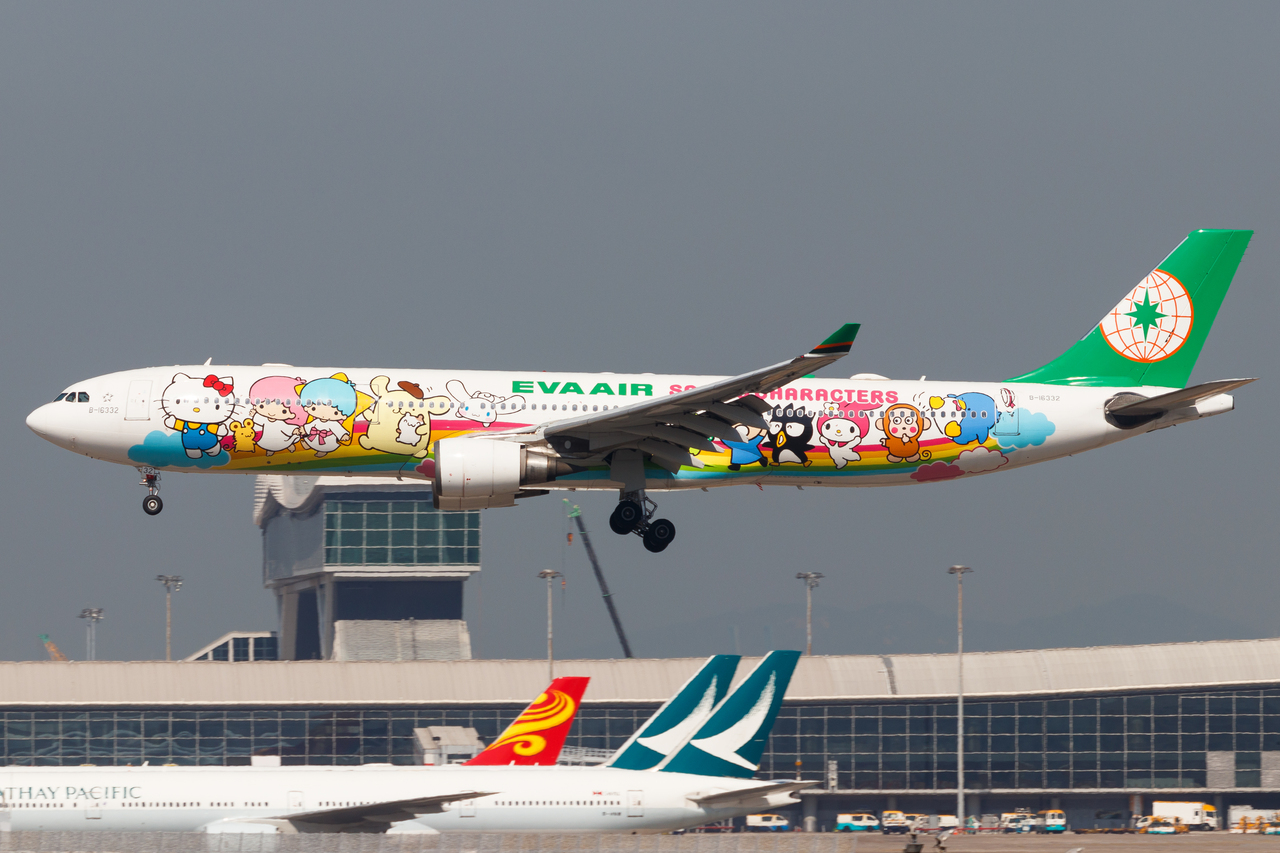 Full size: EVA Air Airbus A330-300 B-16332 at Hong Kong International Airport