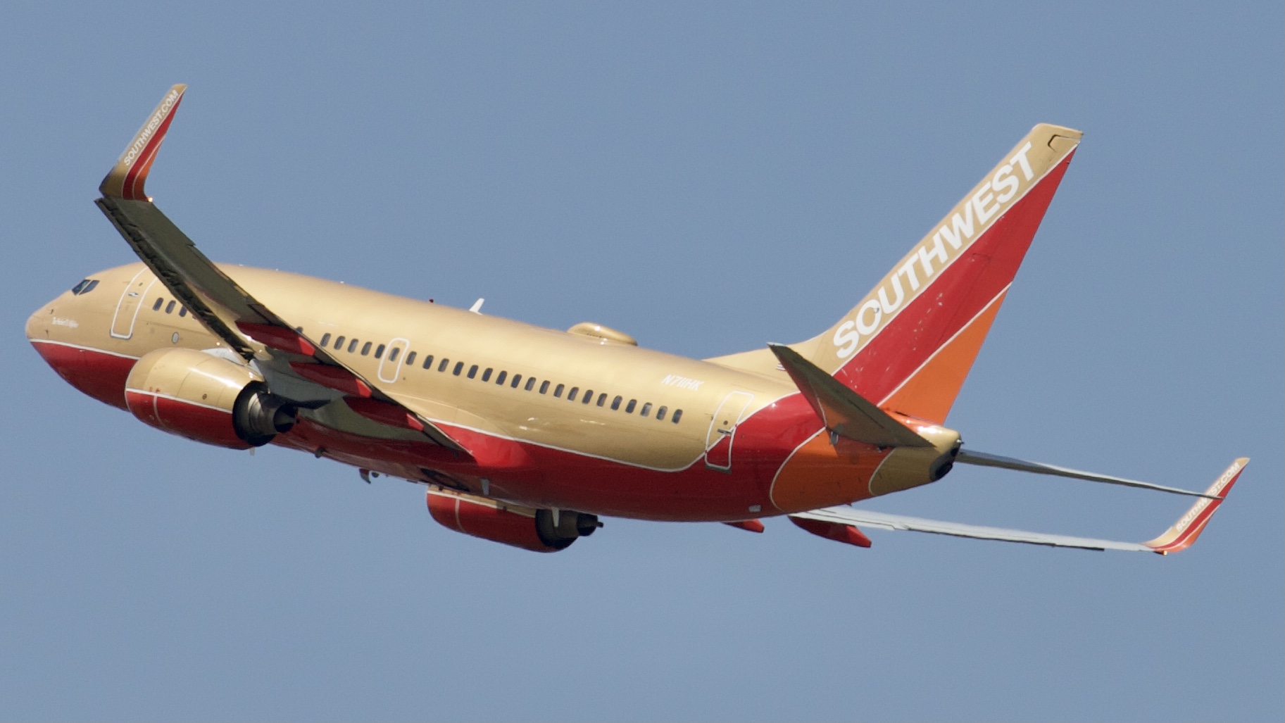 Full size: Southwest Airlines Boeing 737-700 N711HK at Houston-George Bush Intercontinental Airport