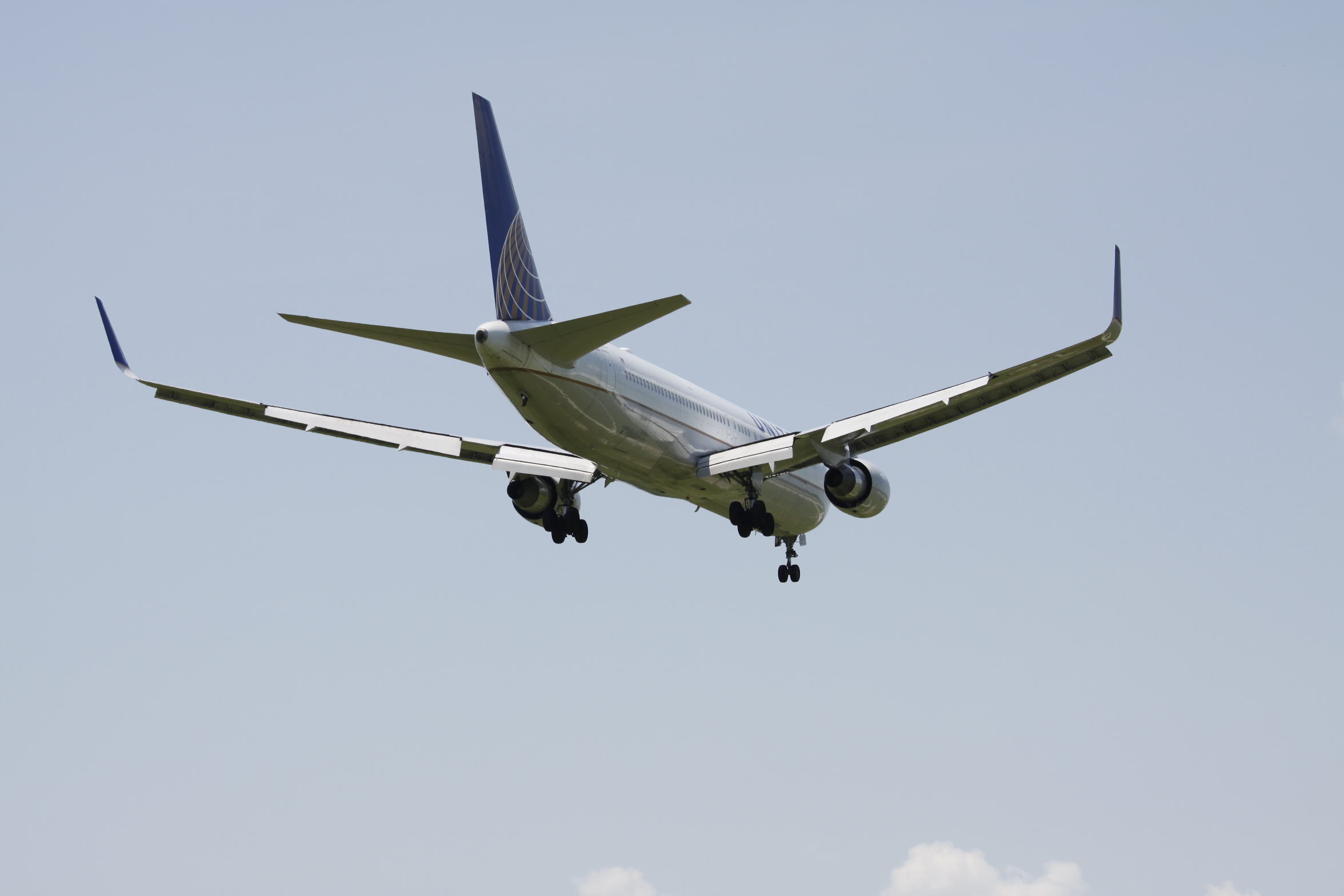 Full size: United Airlines Boeing 767-300ER N643UA at Houston-George Bush Intercontinental Airport