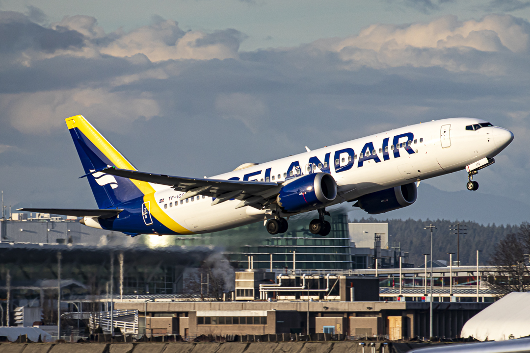Full size: Icelandair Boeing 737 MAX 8 TF-ICG at Vancouver International Airport