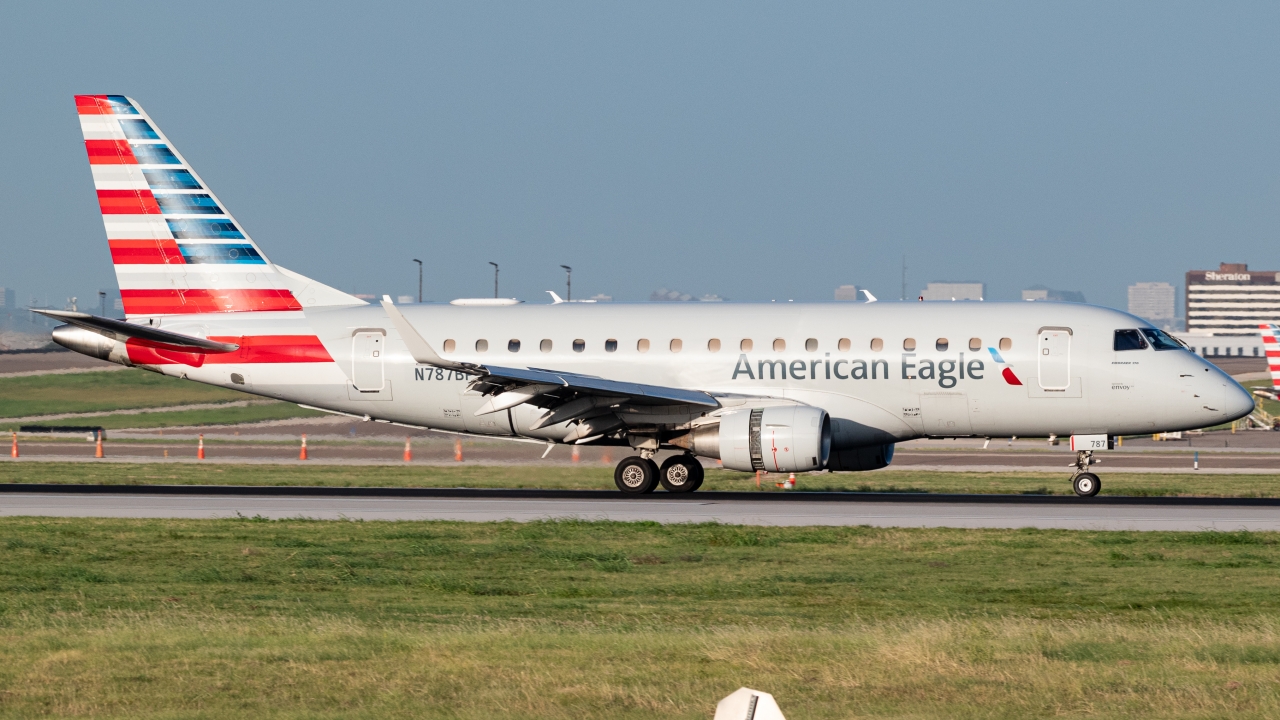 Full size: American Eagle Embraer E170 N787BP at Dallas-Fort Worth International Airport