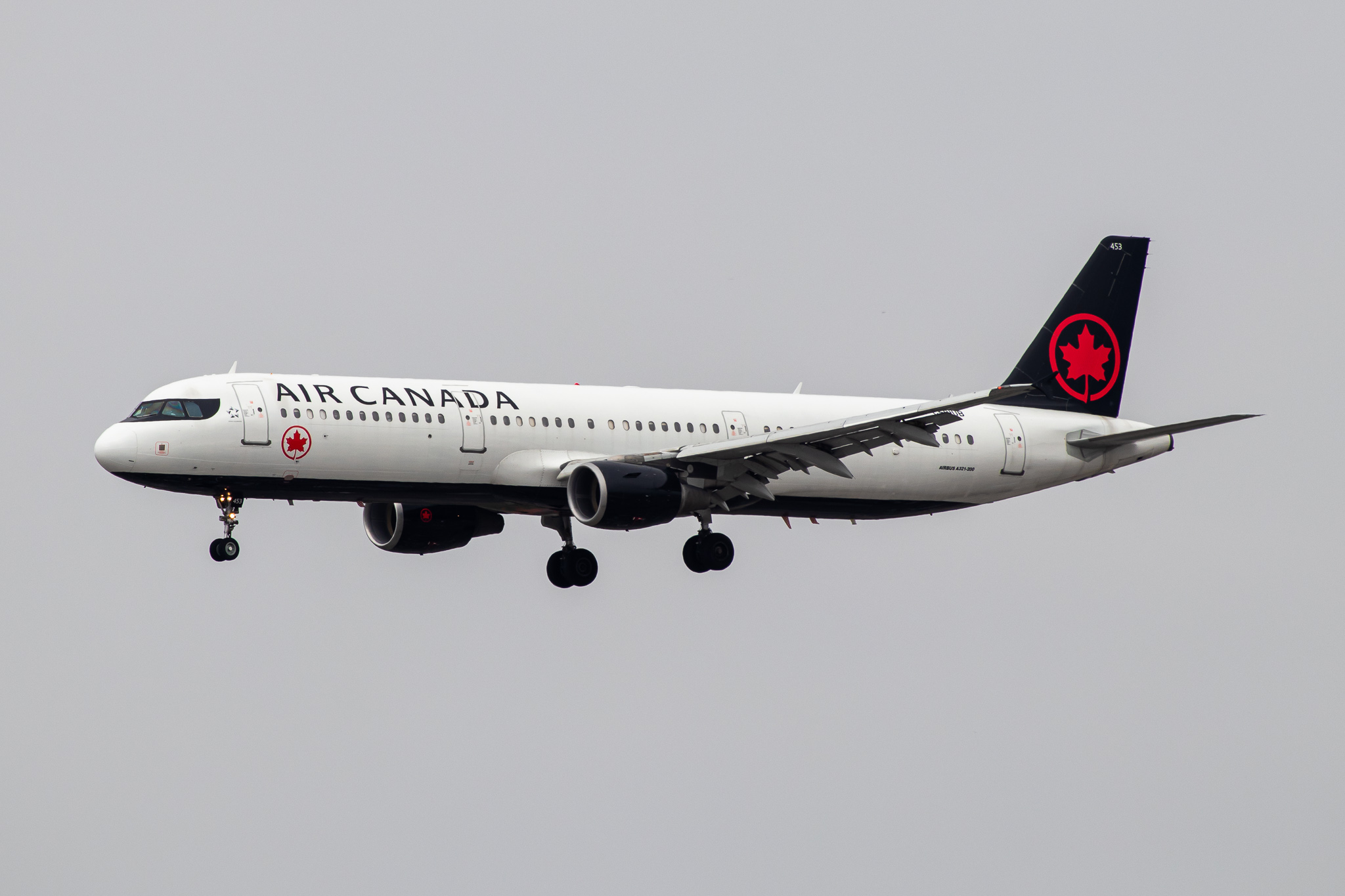 Full size: Air Canada Airbus A321-200 C-GIUB at Los Angeles International Airport