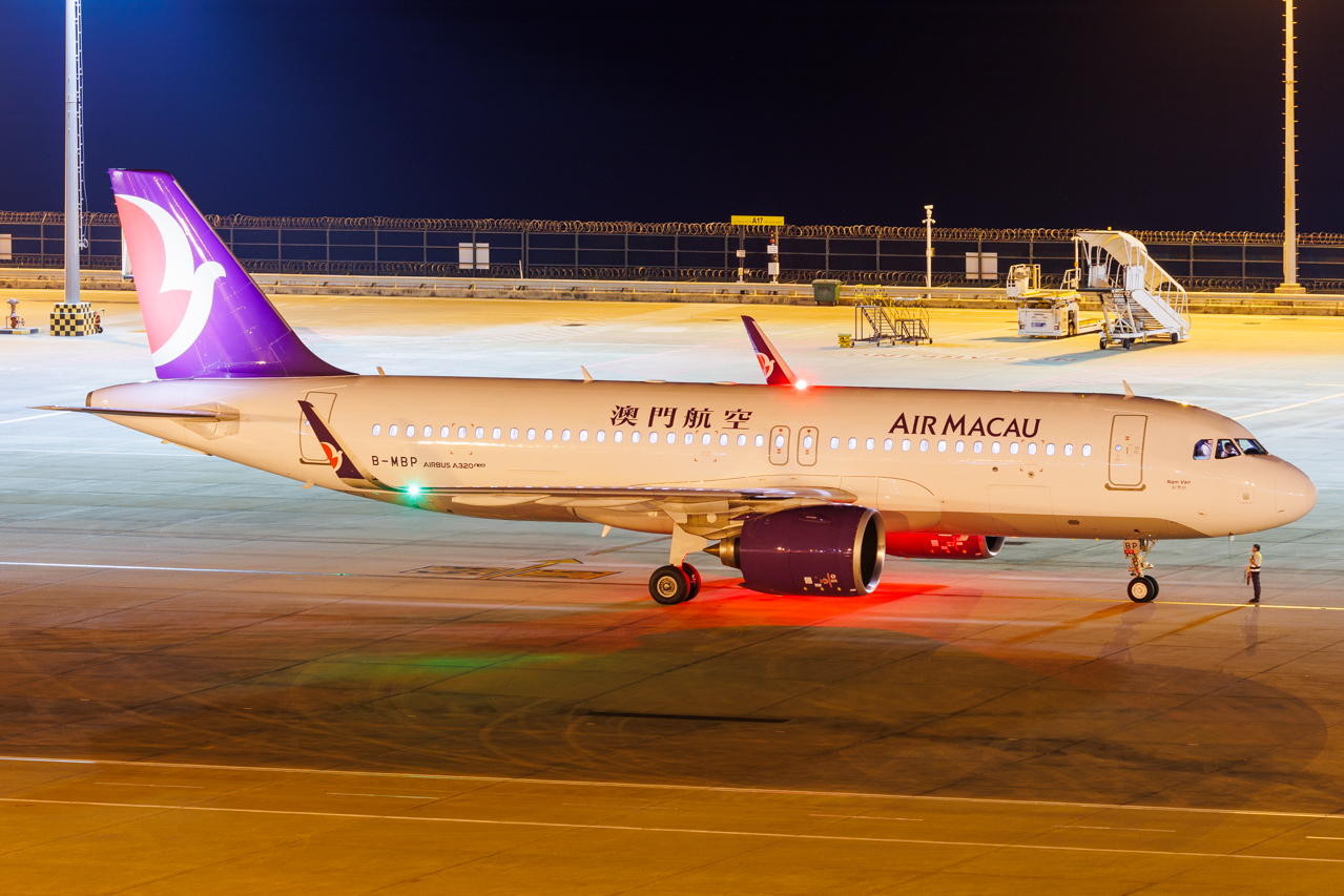 Full size: Air Macau Airbus A320NEO B-MBP at Macau International Airport