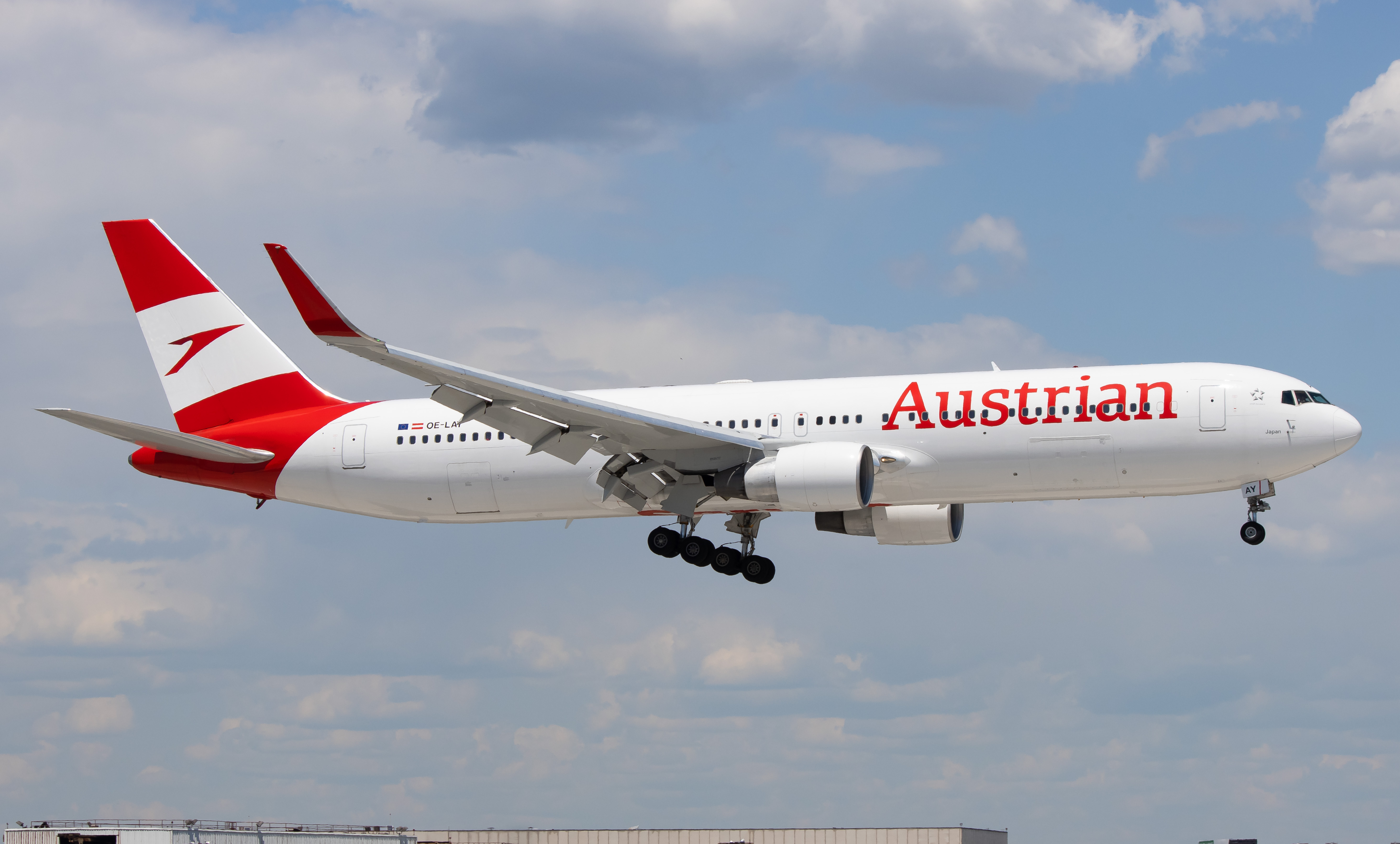 Full size: Austrian Airlines Boeing 767-300ER OE-LAY at John F. Kennedy International Airport