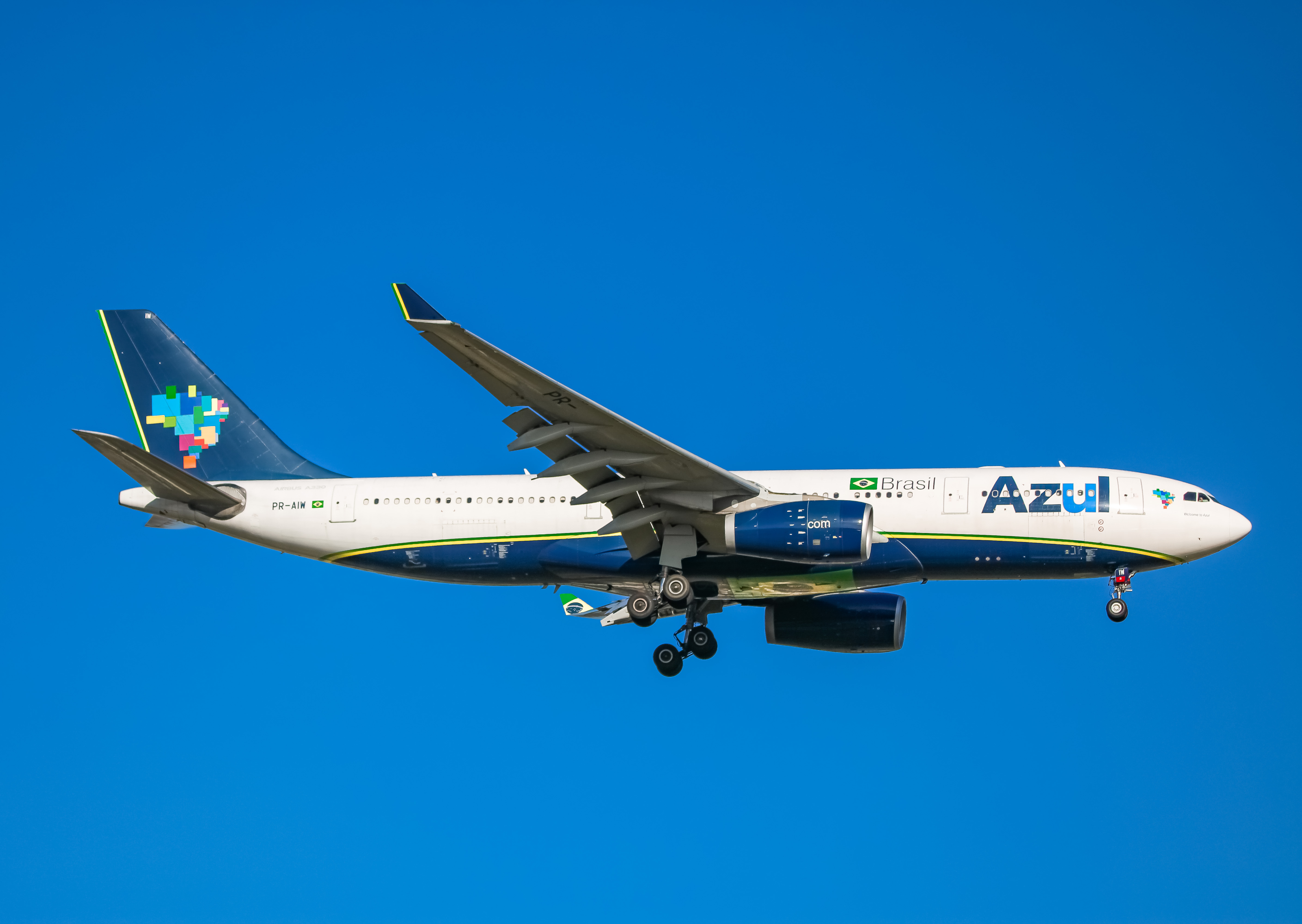 Full size: Azul Airlines Airbus A330-200 PR-AIW at Orlando International Airport