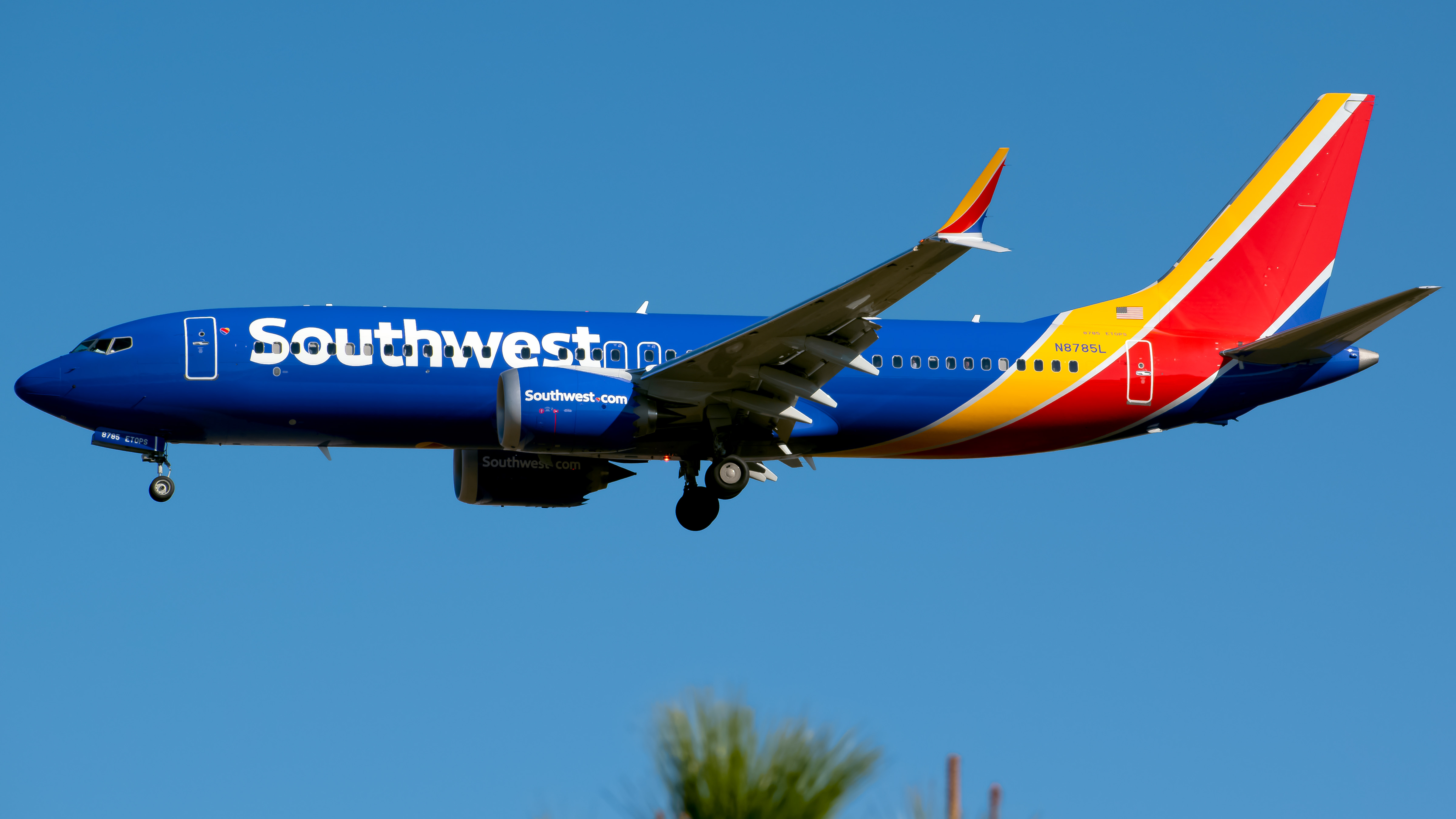 Full size: Southwest Airlines Boeing 737-800 N8785L at Orlando International Airport