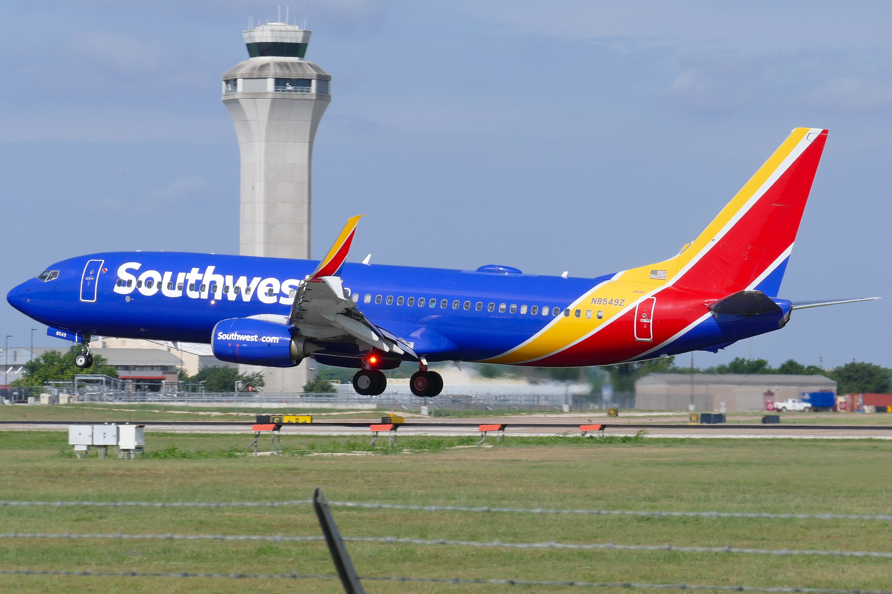 Full size: Southwest Airlines Boeing 737-800 N8549Z at Austin-Bergstrom International Airport