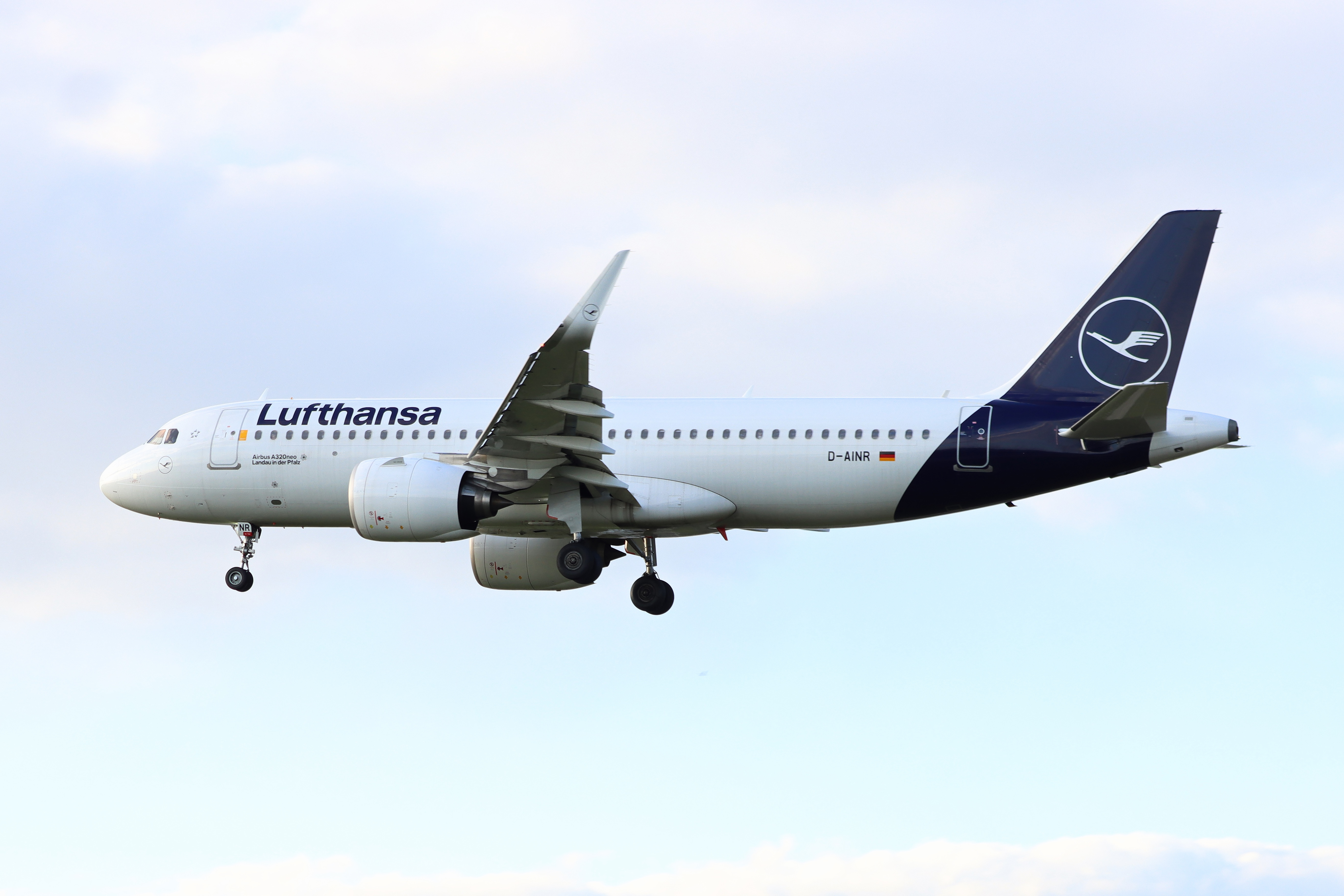 Full size: Lufthansa Airbus A320NEO D-AINR at London Heathrow International Airport