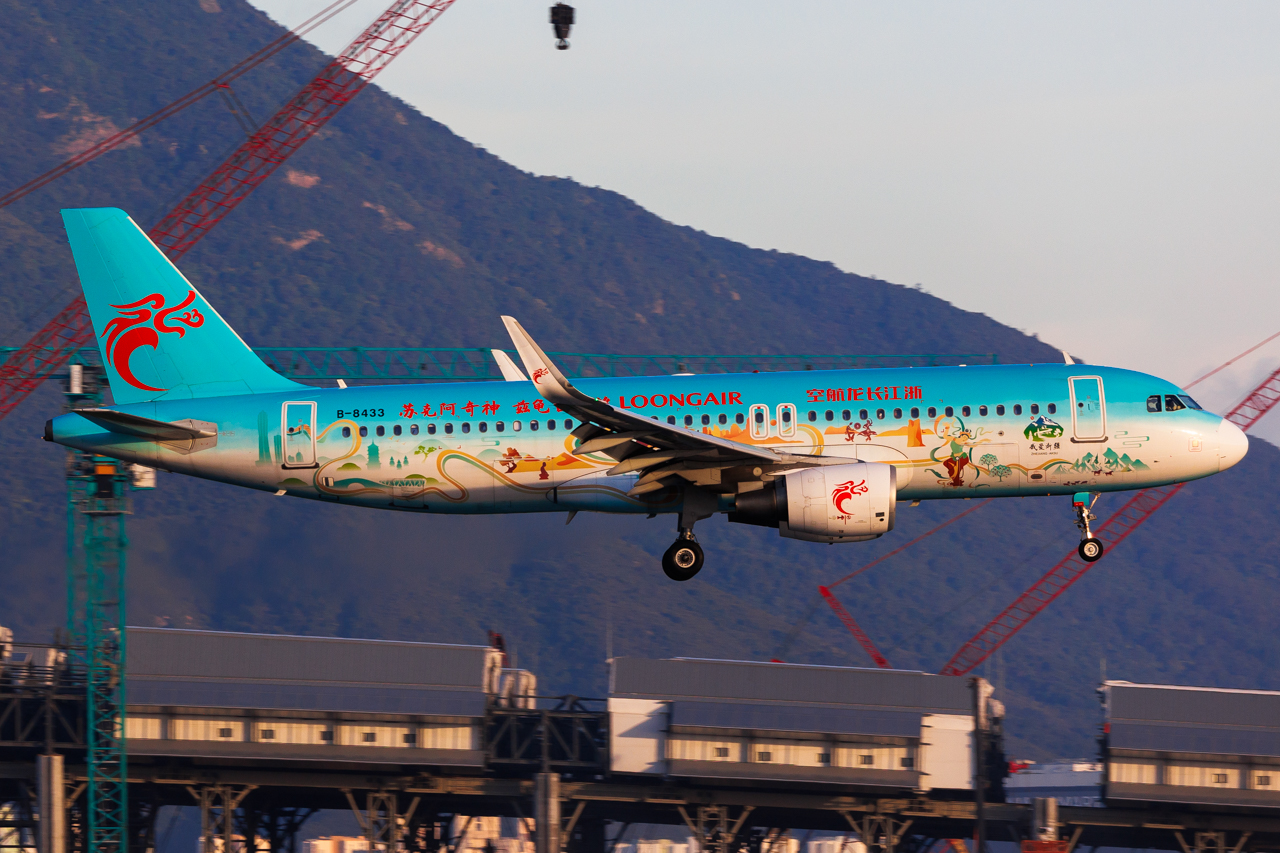 Full size: Loong Air Airbus A320 B-8433 at Hong Kong International Airport
