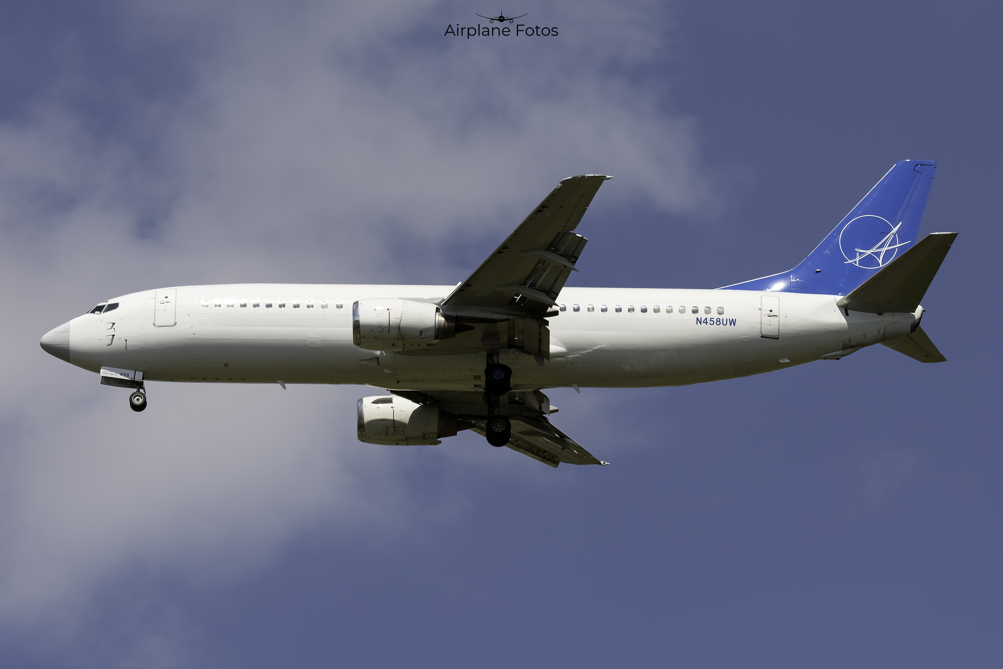 Full size: Swift Air Boeing 737-400 N458UW at Harrisburg International Airport